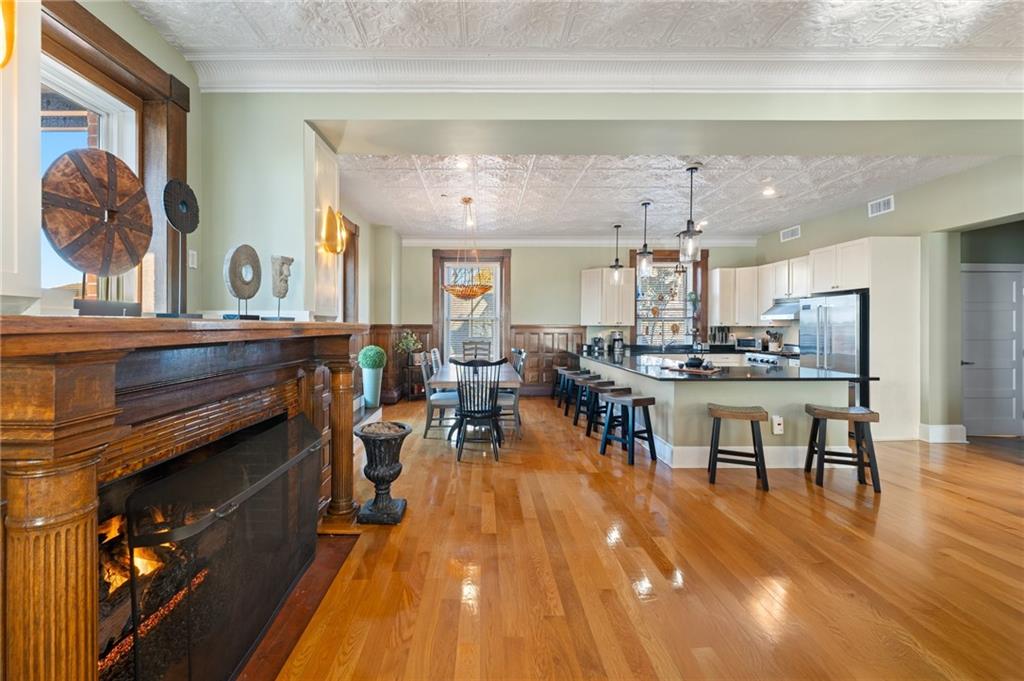 Bristol, Rhode Island, 02809, United States, 2 Bedrooms Bedrooms, ,3 BathroomsBathrooms,Residential,For Sale,1834727