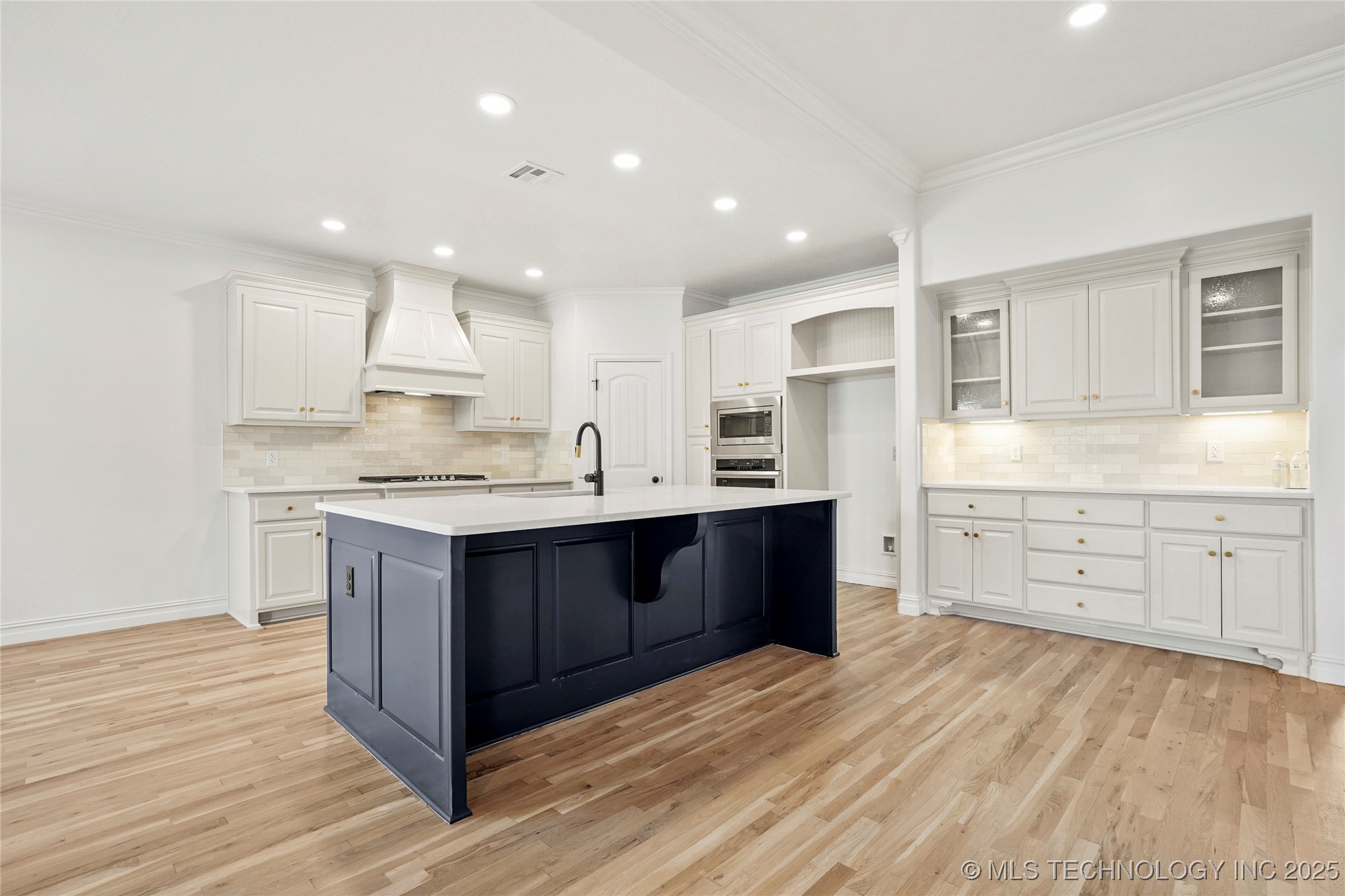 Bixby, Oklahoma, 74008, United States, 5 Bedrooms Bedrooms, ,4 BathroomsBathrooms,Residential,For Sale,1908435