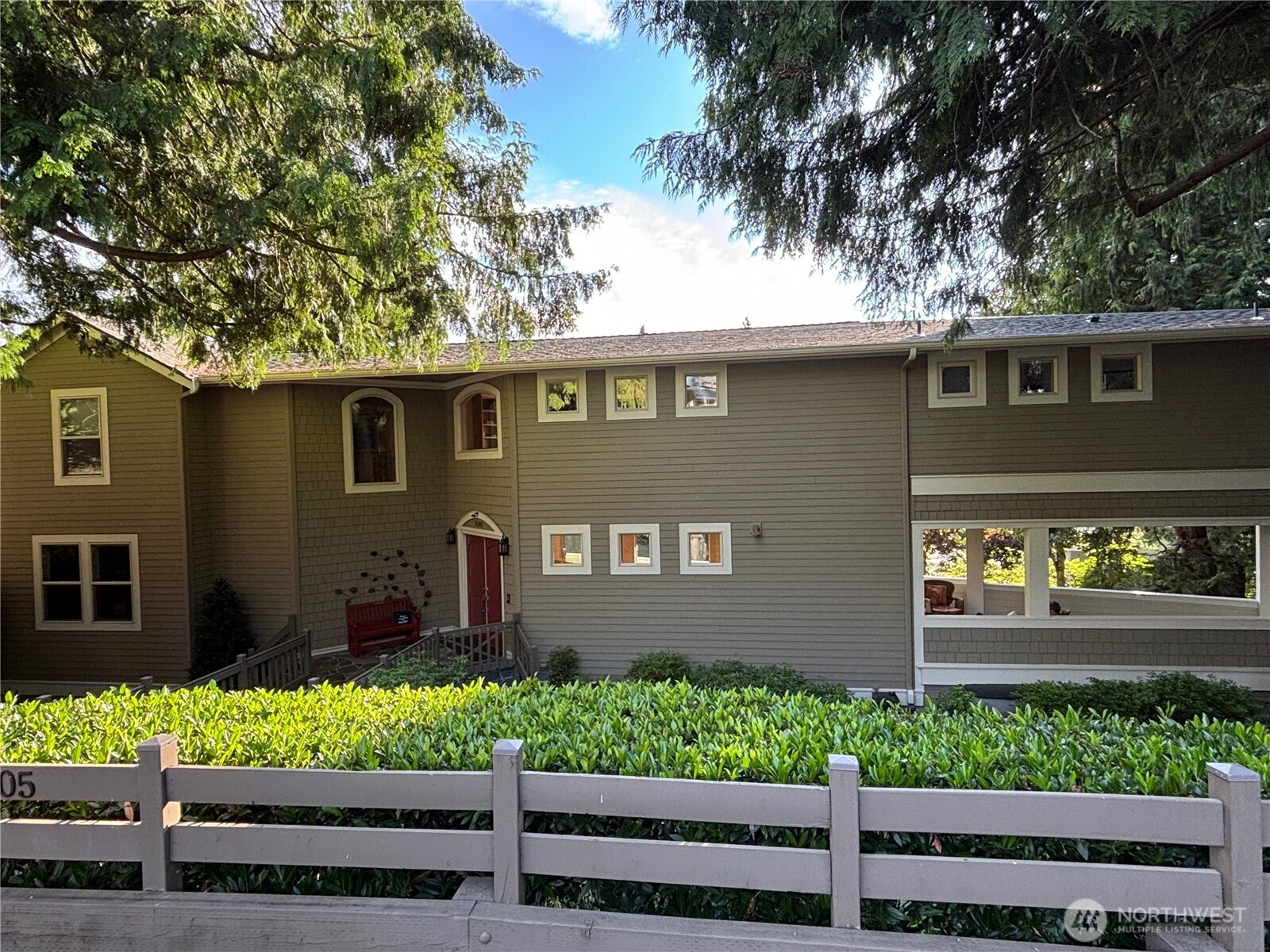 Kirkland, Washington, 98033, United States, 4 Bedrooms Bedrooms, ,2 BathroomsBathrooms,Residential,For Sale,1804621