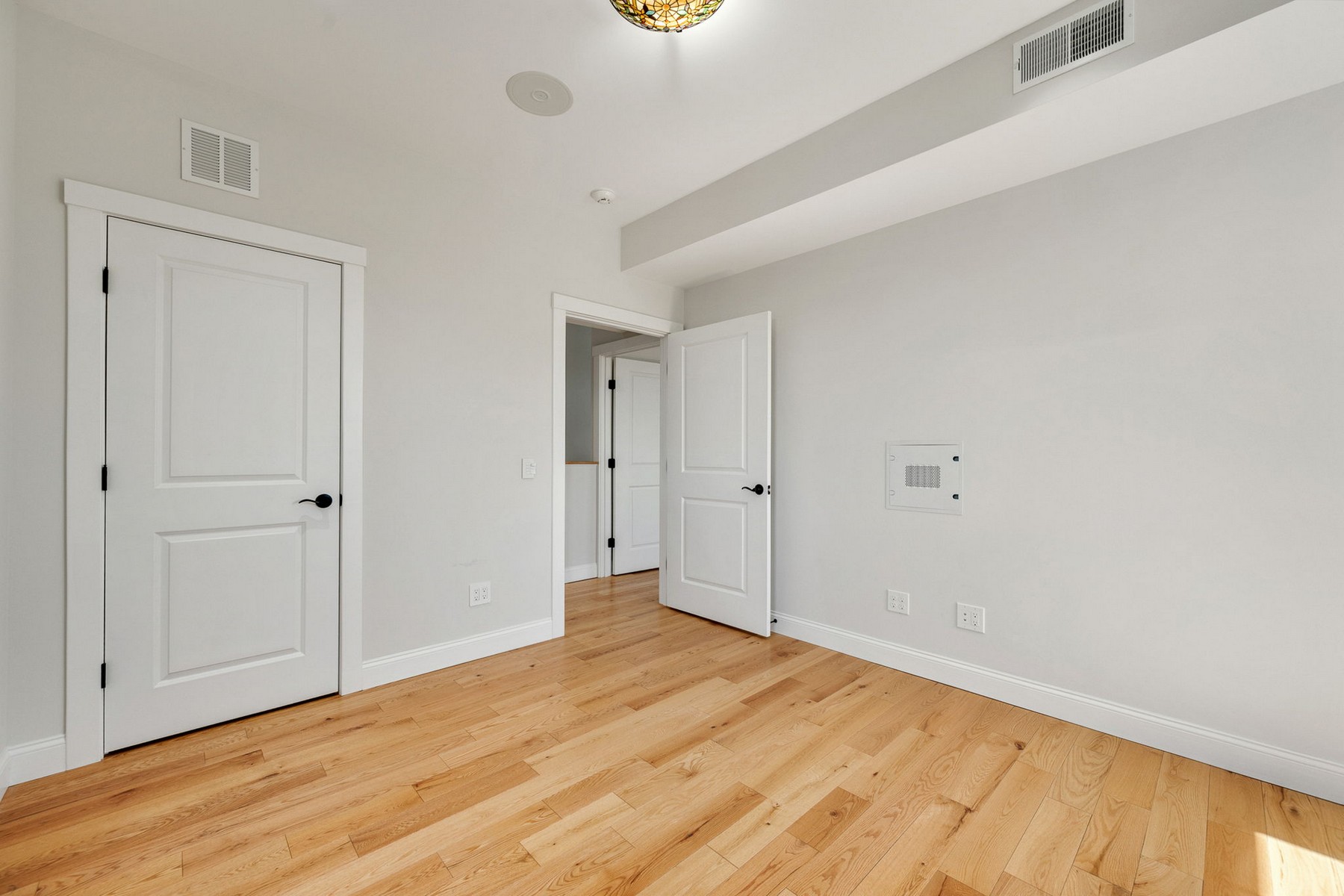  225 Midland Avenue - 物件實景