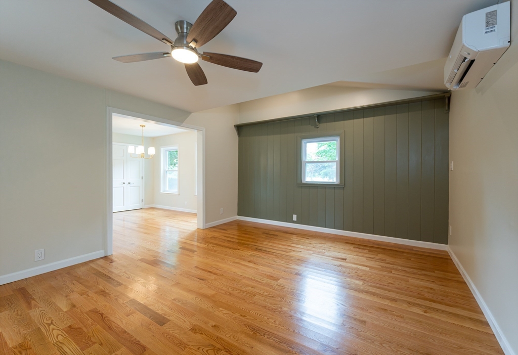 Hamilton, Massachusetts, 01982, United States, 3 Bedrooms Bedrooms, ,2 BathroomsBathrooms,Residential,For Sale,1934634