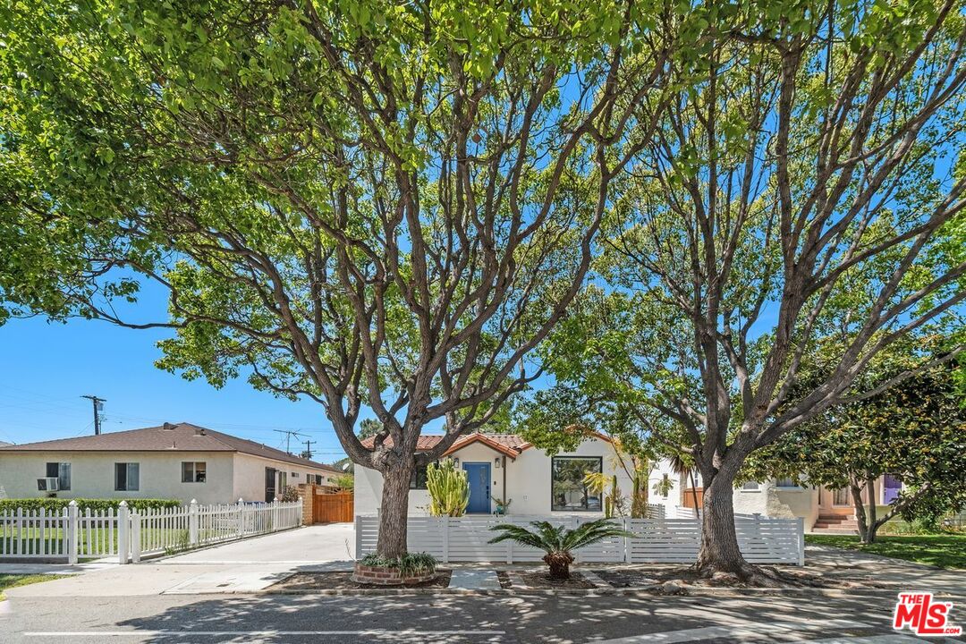 Culver City, California, 90232, United States, 3 Bedrooms Bedrooms, ,2 BathroomsBathrooms,Residential,For Sale,1911213