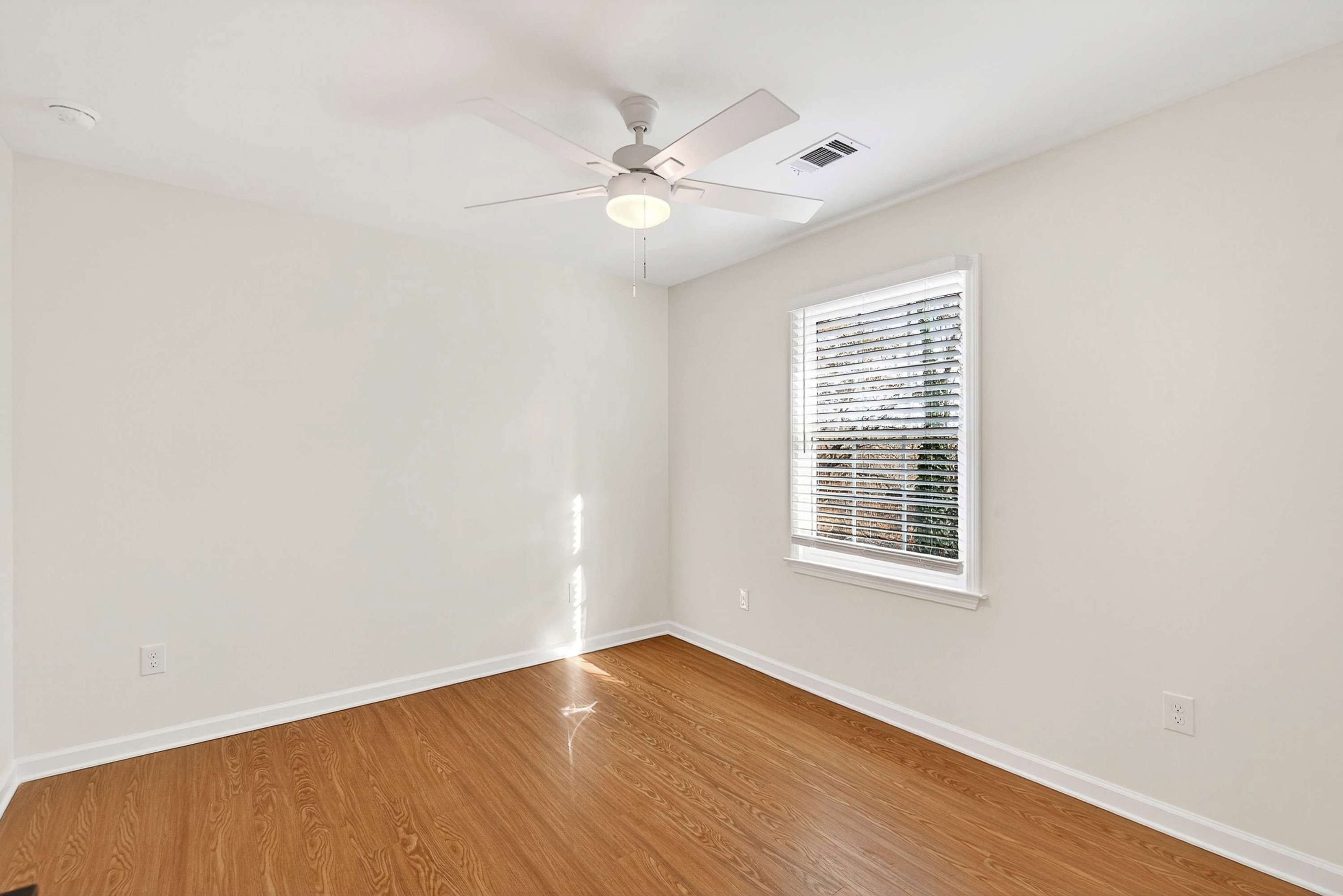  Beautifully Renovated Home in Sought-after Kingston Square Swim/Tennis Community - 物件實景