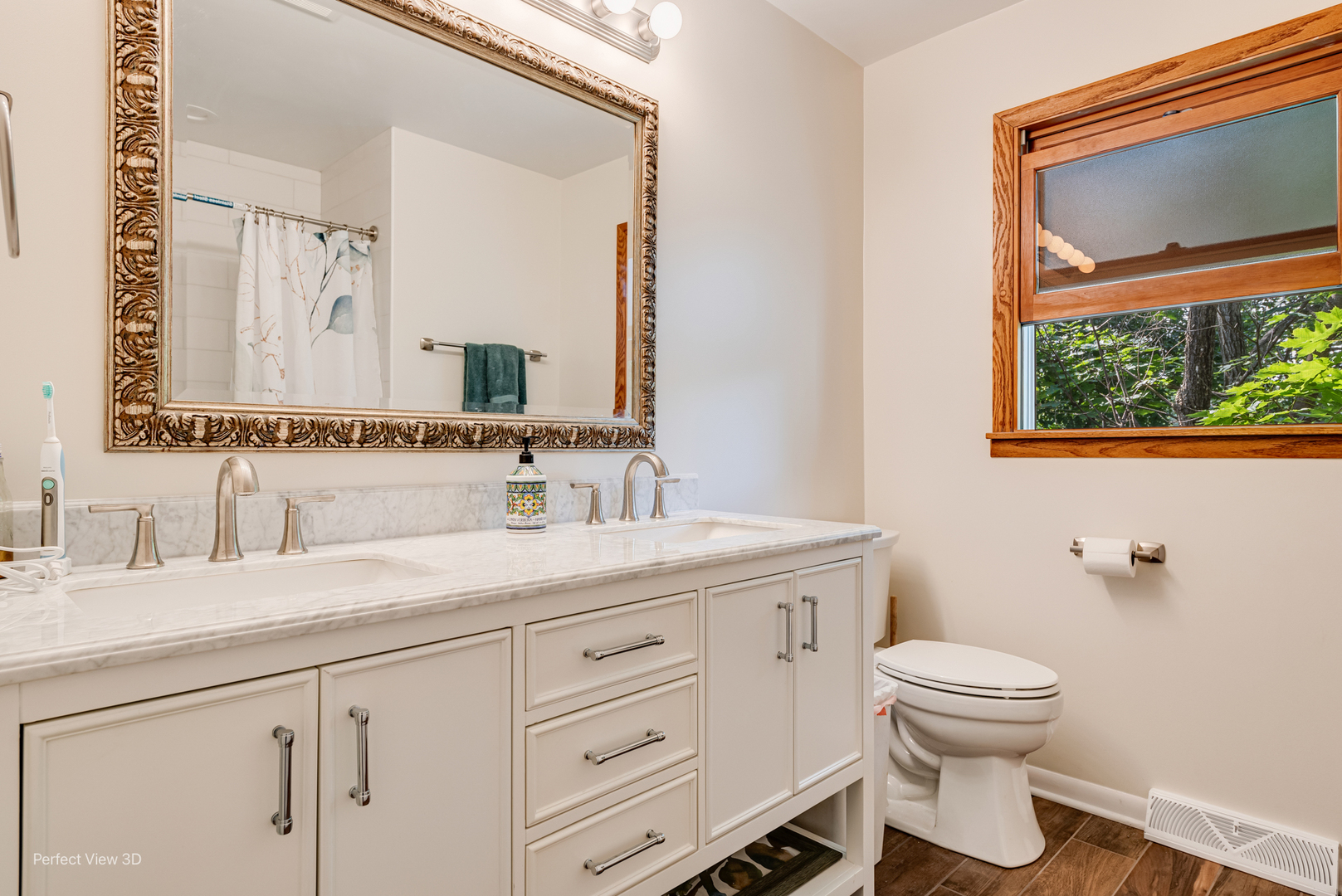 Libertyville, Illinois, 60048, United States, 3 Bedrooms Bedrooms, ,2 BathroomsBathrooms,Residential,For Sale,1899711