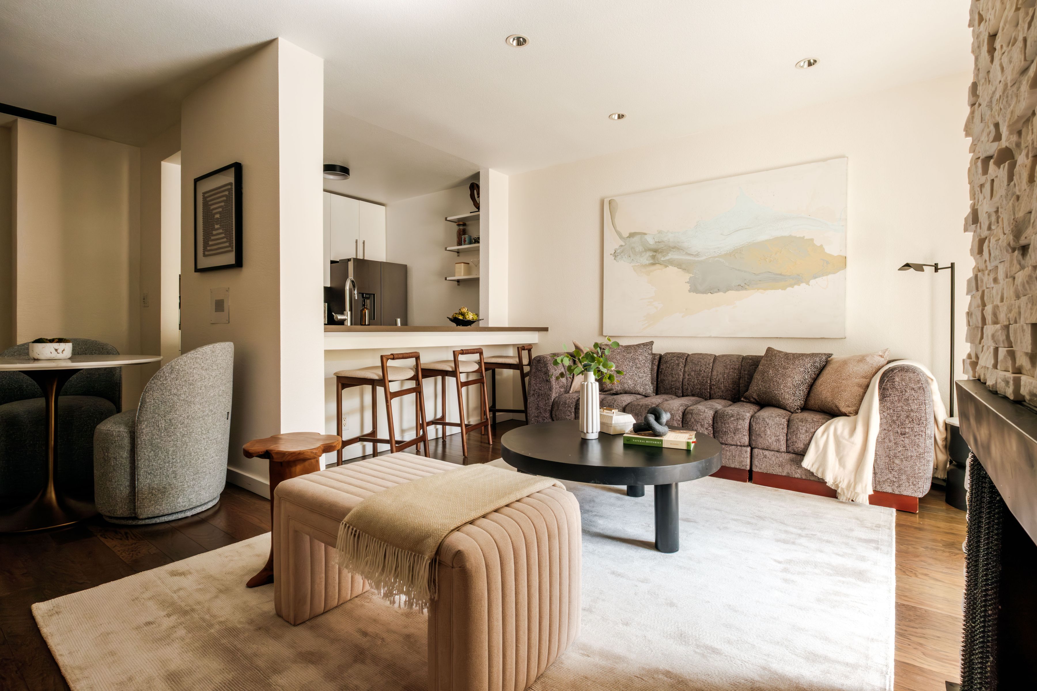  141 South Clark Drive, #404 - 物件實景
