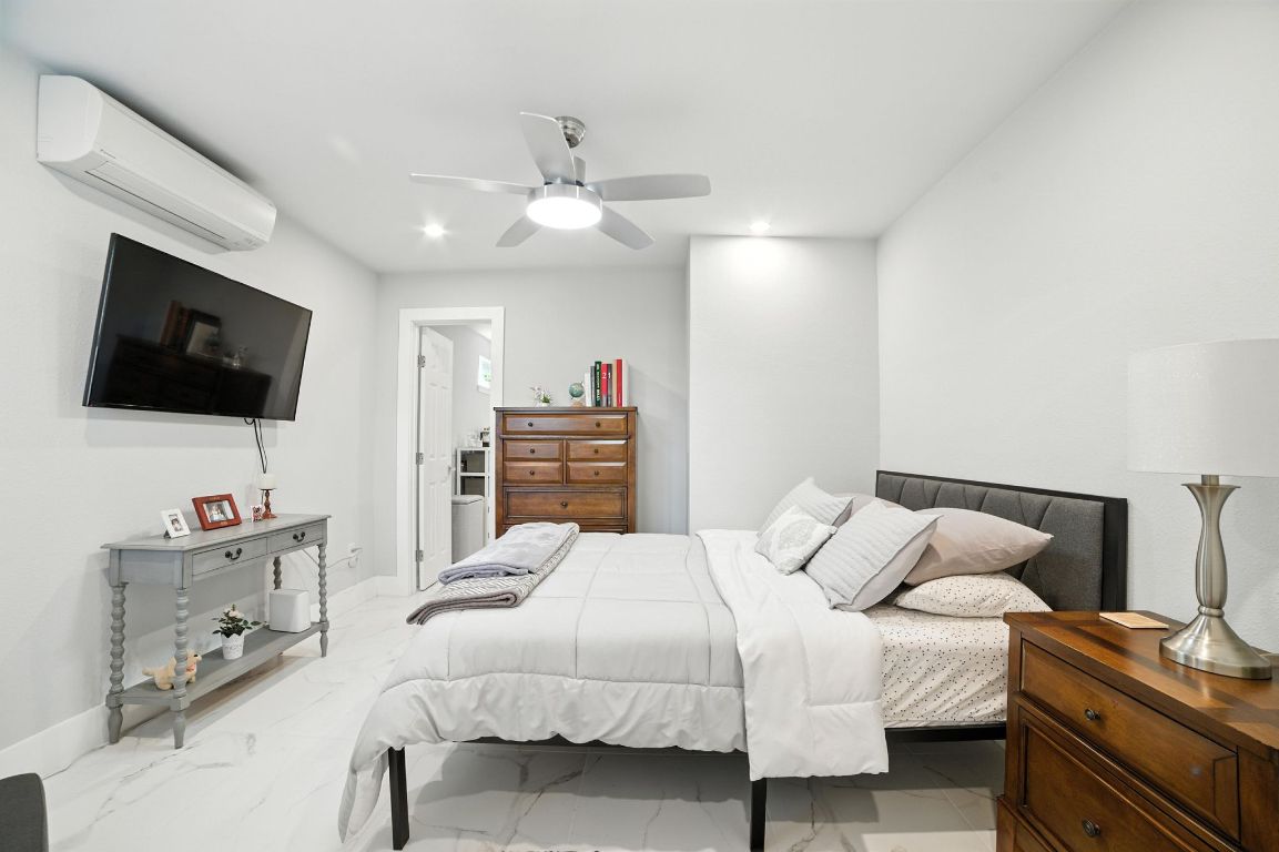Austin, Texas, 78702, United States, 3 Bedrooms Bedrooms, ,2 BathroomsBathrooms,Residential,For Sale,1906696