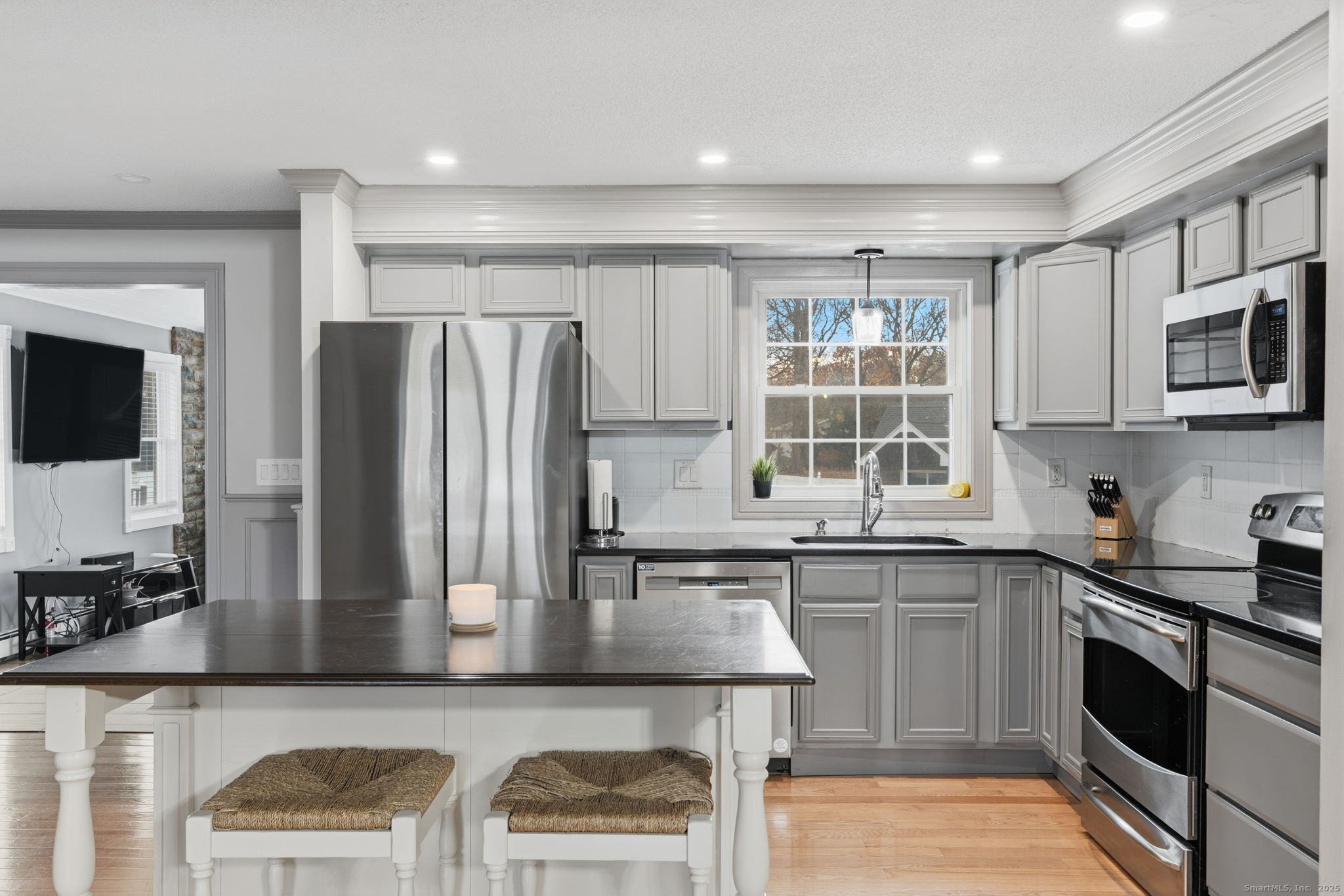 Southington, Connecticut, 06489, United States, 4 Bedrooms Bedrooms, ,3 BathroomsBathrooms,Residential,For Sale,2001900