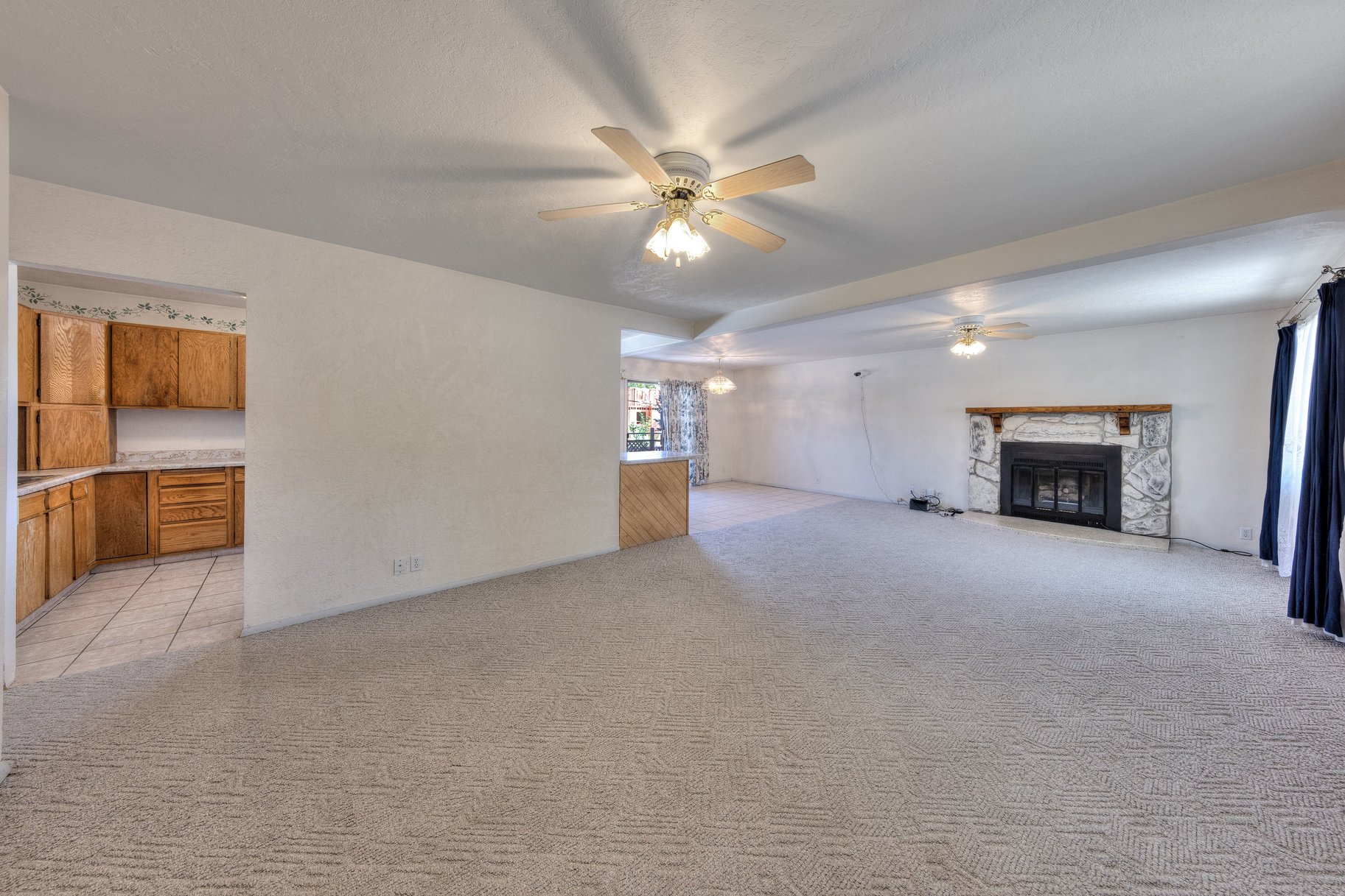  In-Town Home with Deck, Patio and Walkout Basement - 物件實景