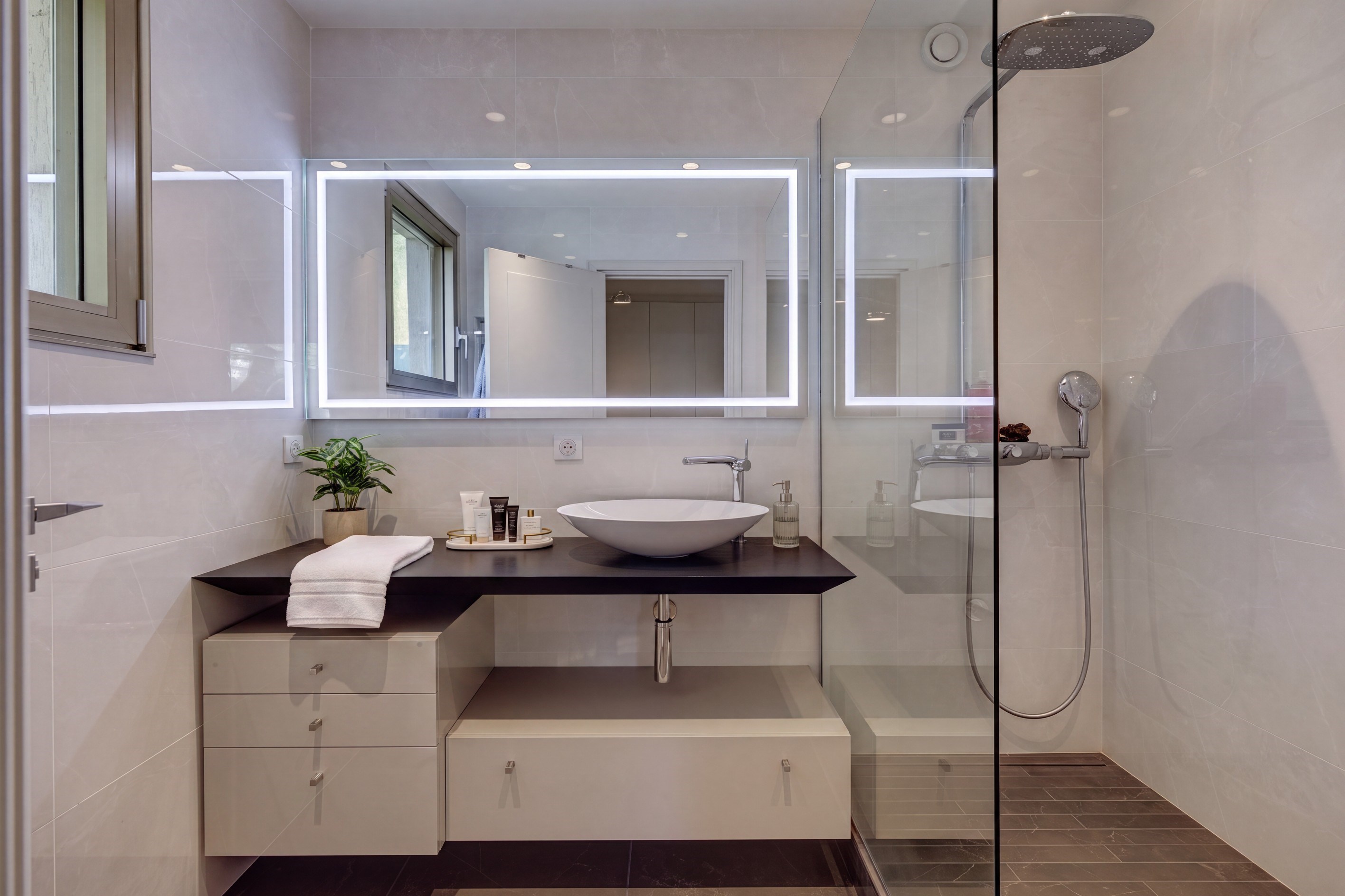  Cannes Oxford: Sea view apartment with triple aspect in a prestigious residenti… - 物件實景