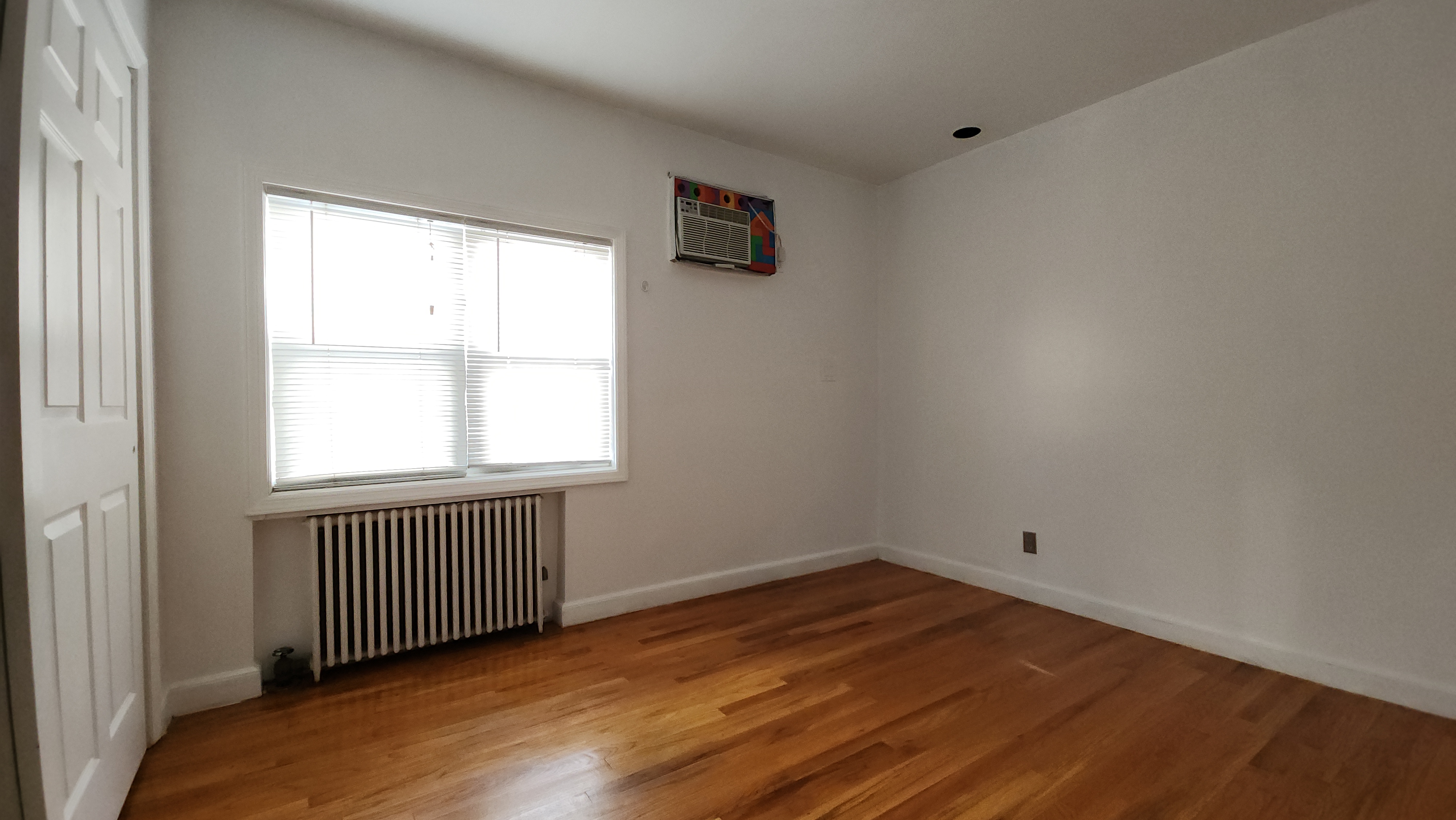 Elmhurst, New York, 11373, United States, 5 Bedrooms Bedrooms, ,2 BathroomsBathrooms,Residential,For Sale,1943620