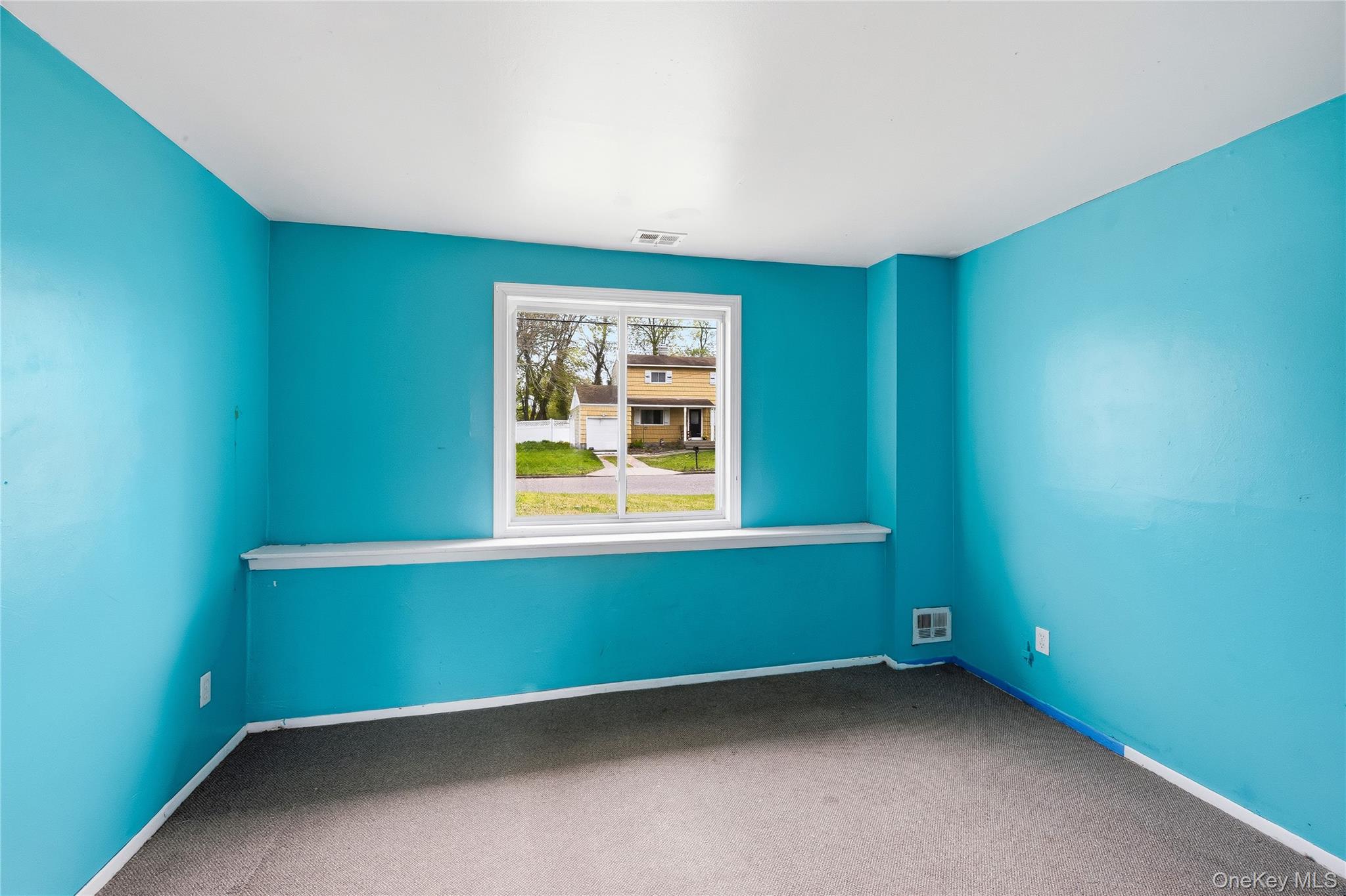 Selden, New York, 11784, United States, 5 Bedrooms Bedrooms, ,2 BathroomsBathrooms,Residential,For Sale,2049054