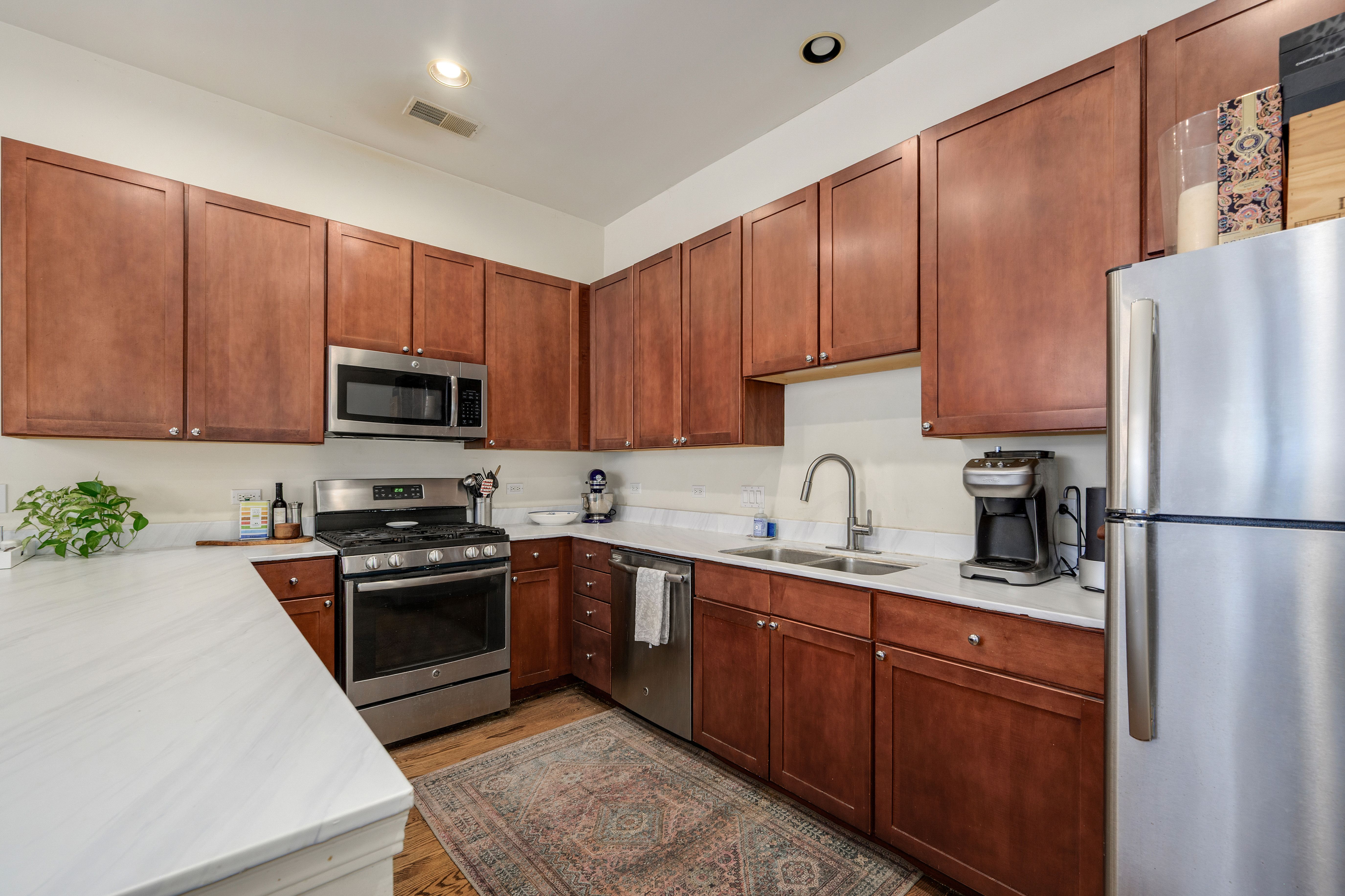  Bright, Updated Townhome in River North