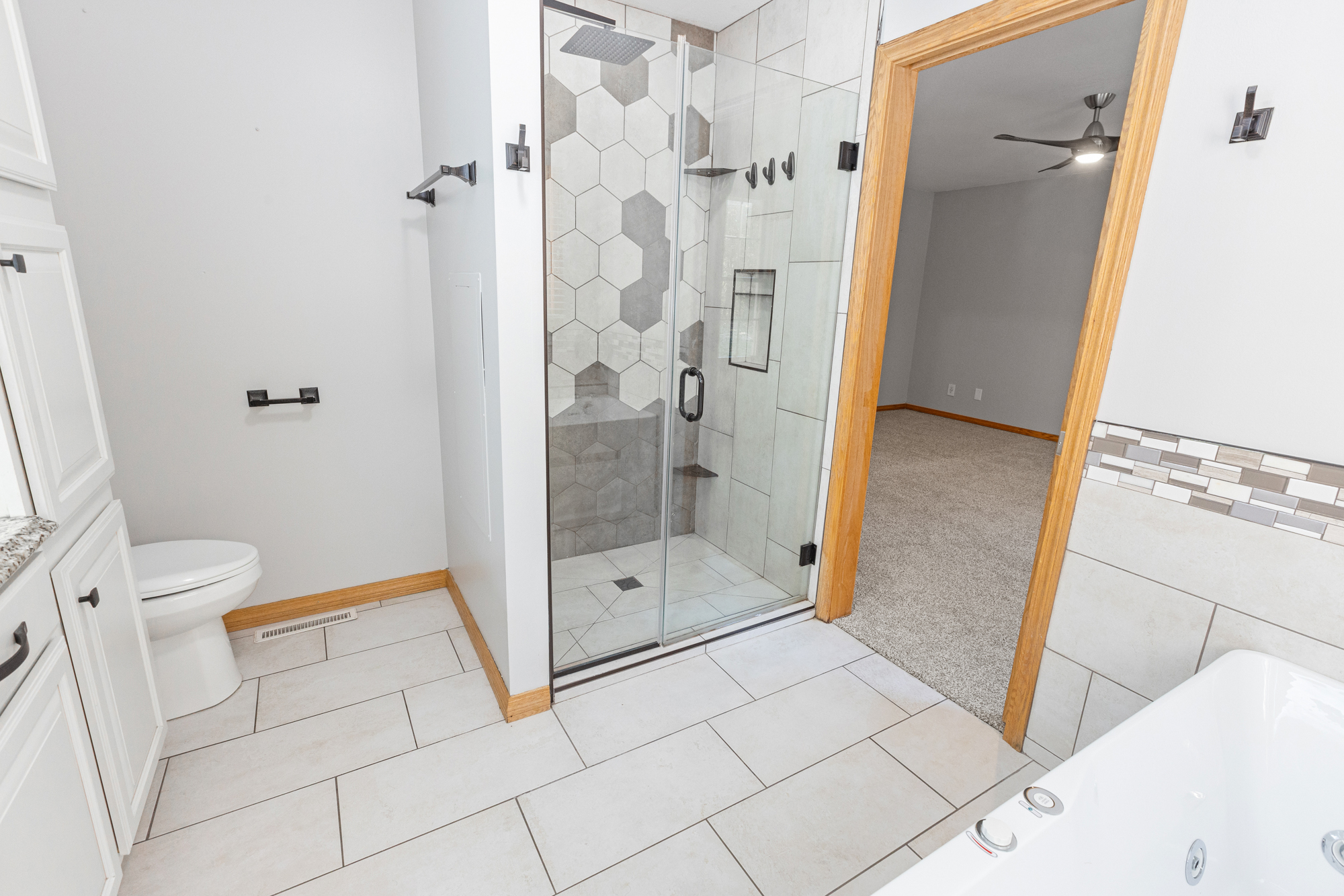 Effingham, Illinois, 62401, United States, 3 Bedrooms Bedrooms, ,3 BathroomsBathrooms,Residential,For Sale,1976361