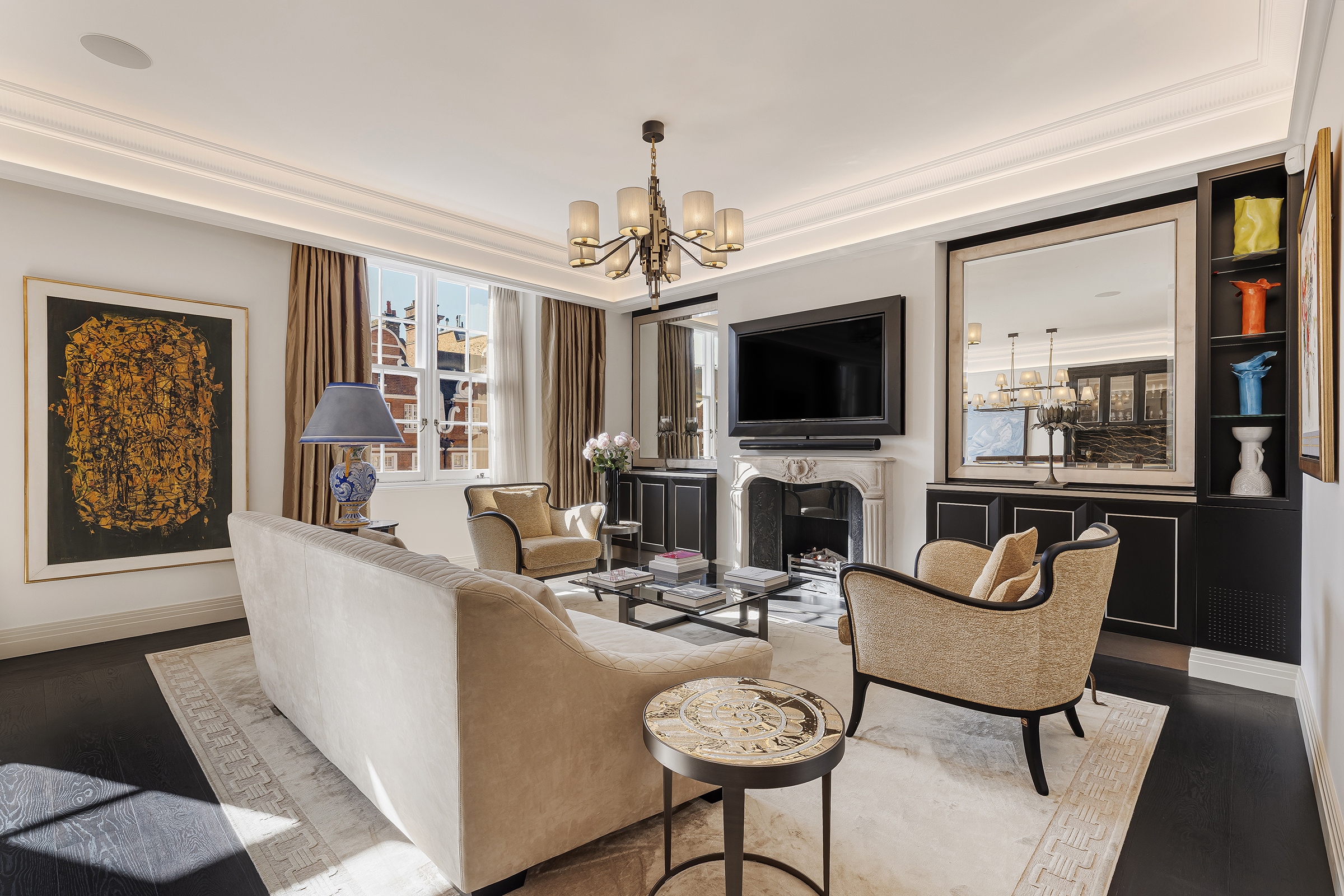  A Beautifully Refurbished Lateral Apartment with Balcony on Pont Street - 物件實景