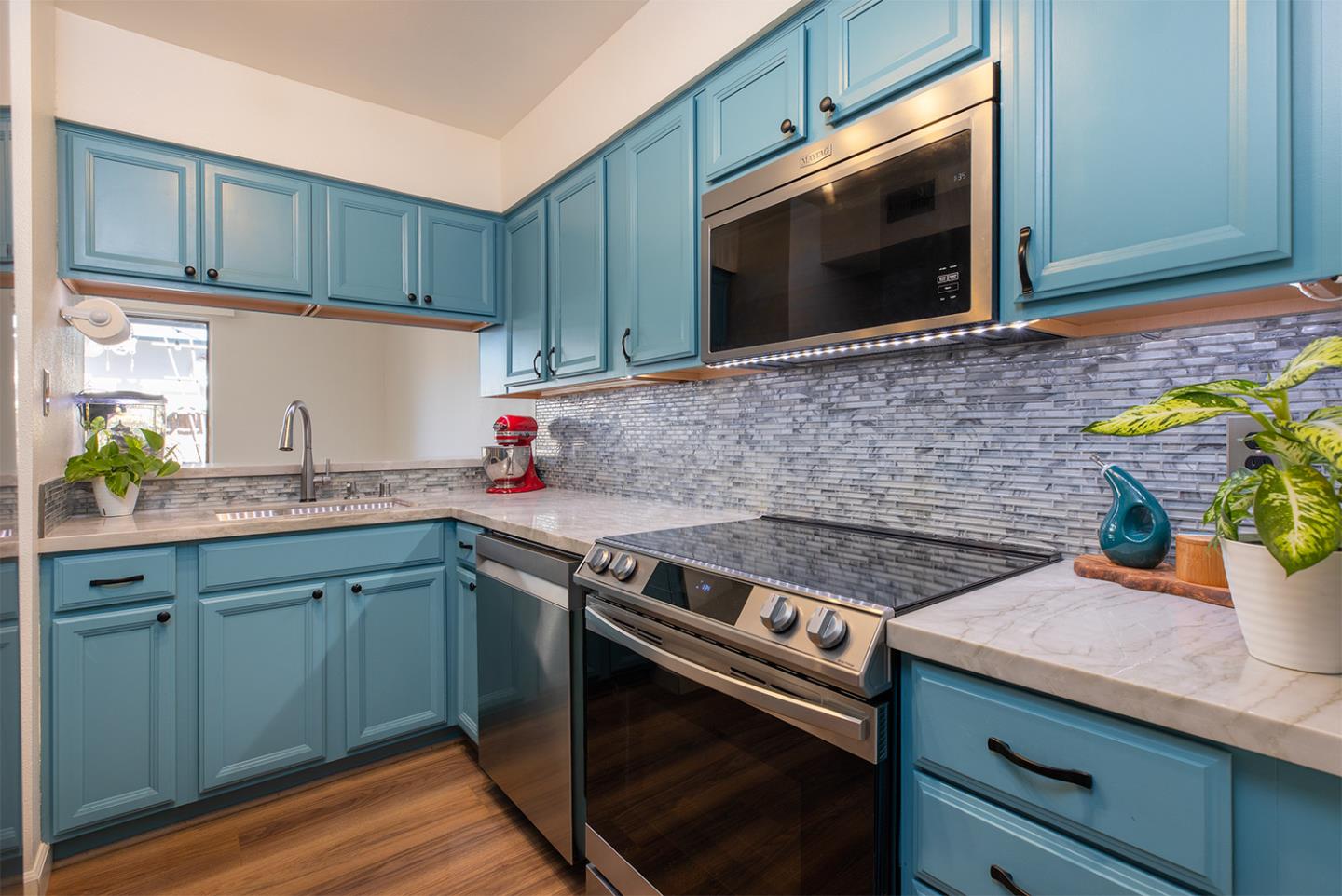 Capitola, California, 95010, United States, 2 Bedrooms Bedrooms, ,1 BathroomBathrooms,Residential,For Sale,1920106