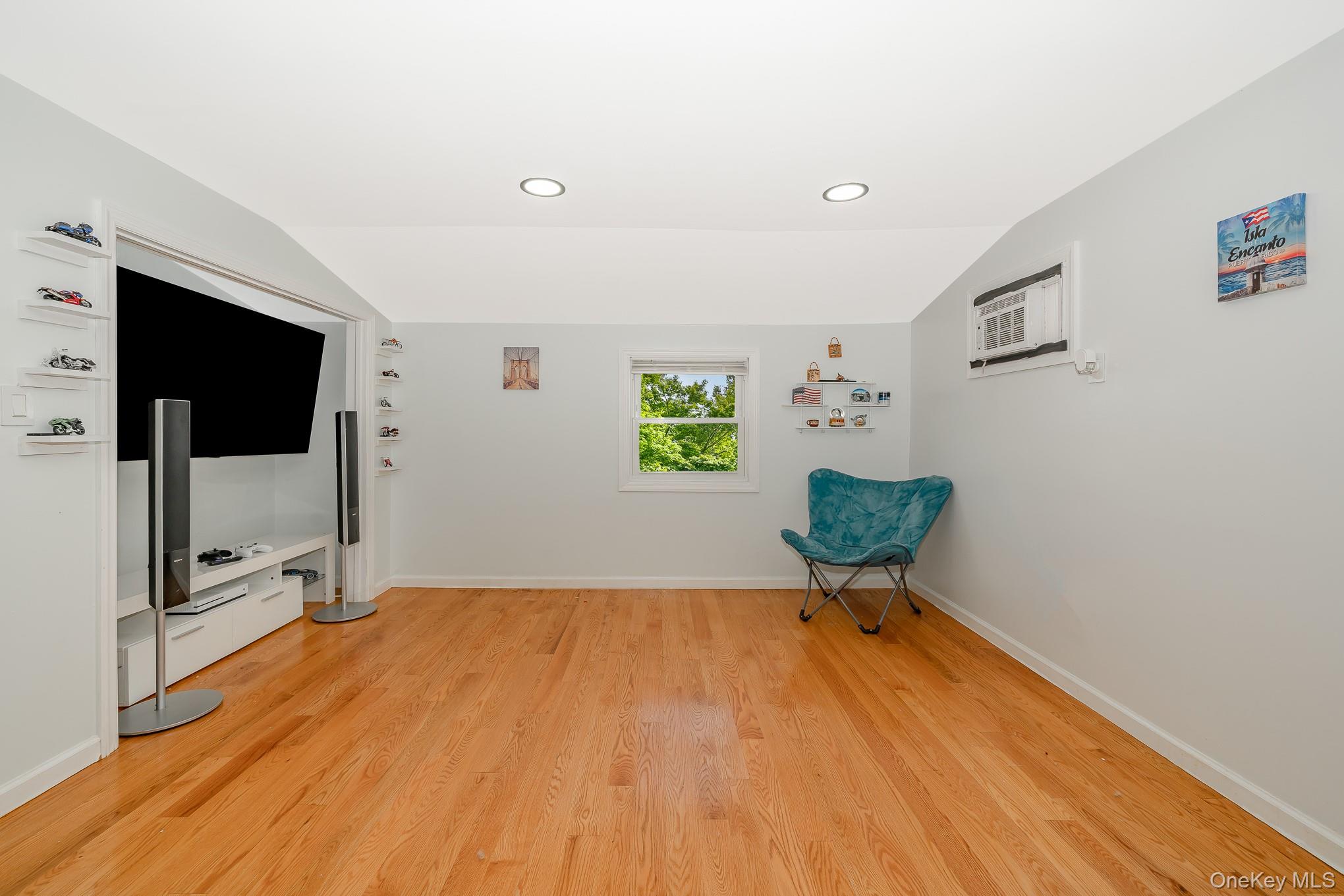 Freeport, New York, 11520, United States, 5 Bedrooms Bedrooms, ,3 BathroomsBathrooms,Residential,For Sale,1977897