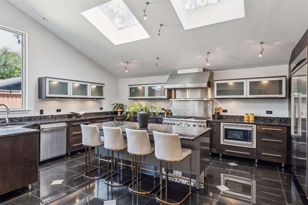 Dallas, Texas, 75229, United States, 5 Bedrooms Bedrooms, ,7 BathroomsBathrooms,Residential,For Sale,1821144