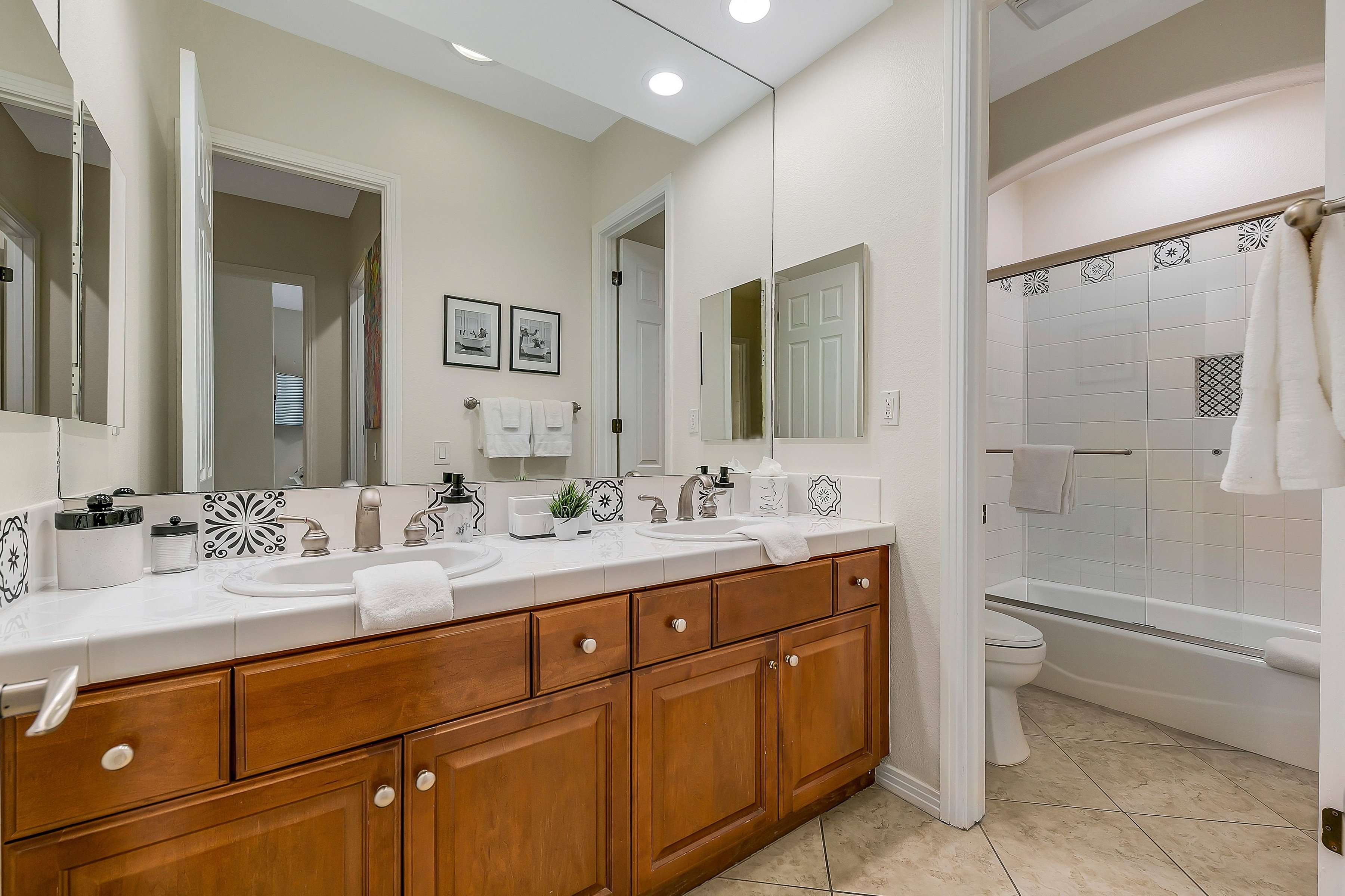  where  luxury meets leverage: own the ultimate income producing retreat - 物件實景