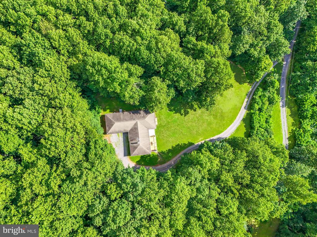 Chester Gap, Virginia, 22623, United States, 4 Bedrooms Bedrooms, ,4 BathroomsBathrooms,Residential,For Sale,1980820