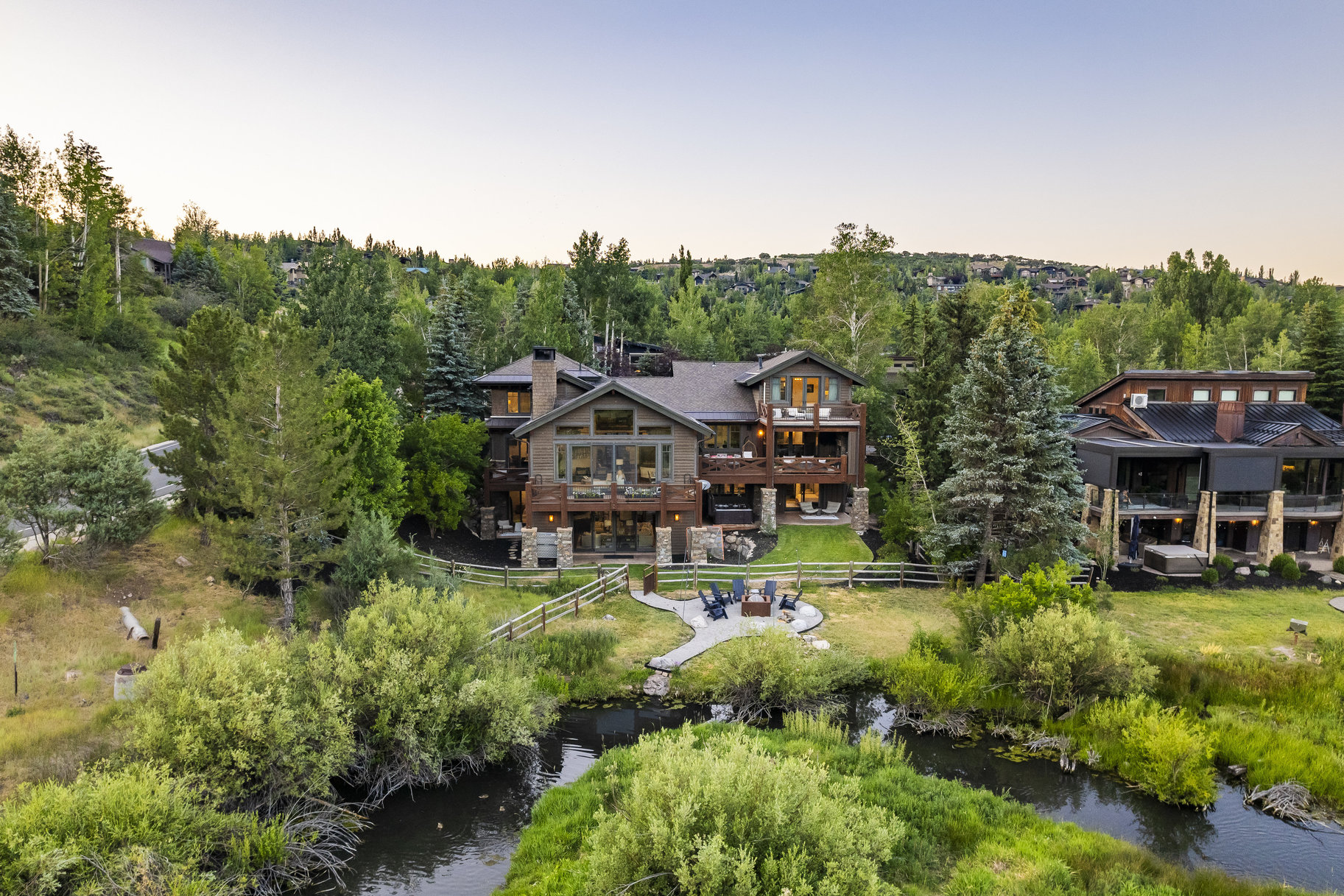  Rare Park Meadows Retreat with Creekside Setting and Expansive Ski Resort Views - 物件實景