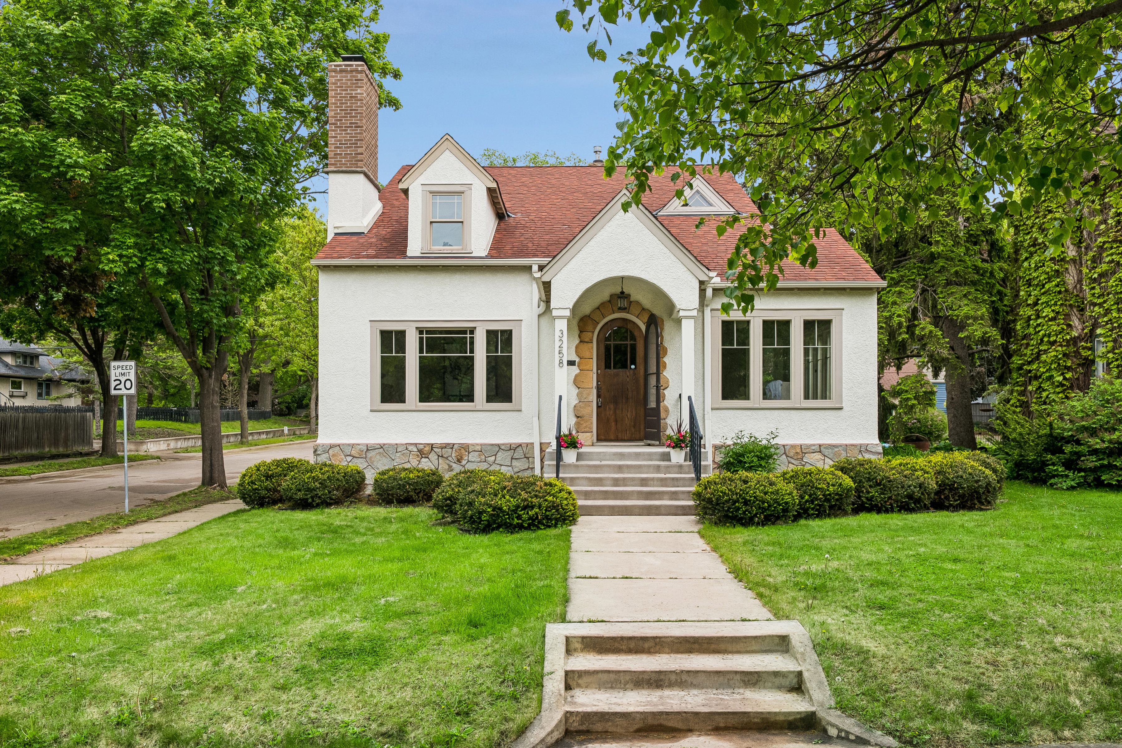  Refined Character Home Overlooking Victory Memorial Parkway - 物件實景