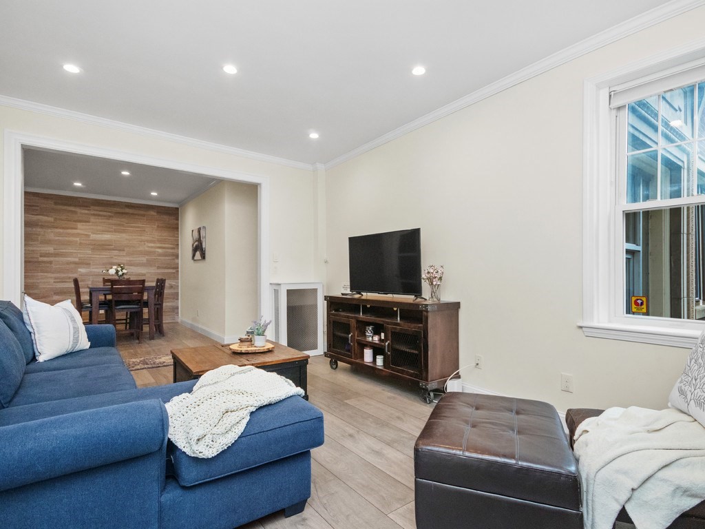 Brookline, Massachusetts, 02446, United States, 2 Bedrooms Bedrooms, ,1 BathroomBathrooms,Residential,For Sale,1934620