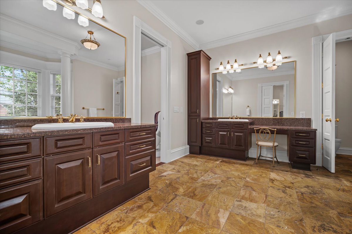 Bloomington, Illinois, 61704, United States, 4 Bedrooms Bedrooms, ,7 BathroomsBathrooms,Residential,For Sale,1941288