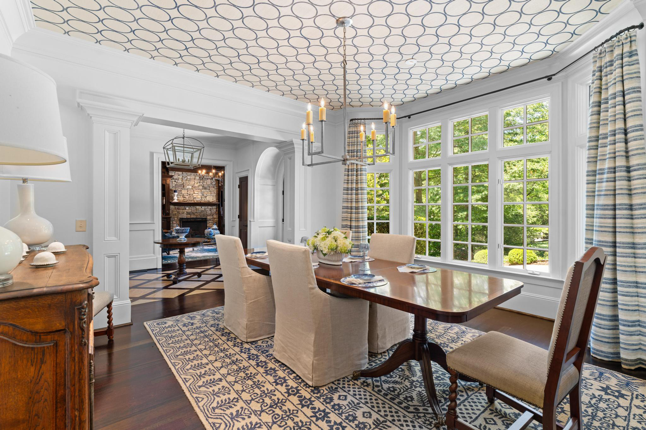  Sophisticated Newer Custom-built Home in Desirable Garden Hills - 物件實景
