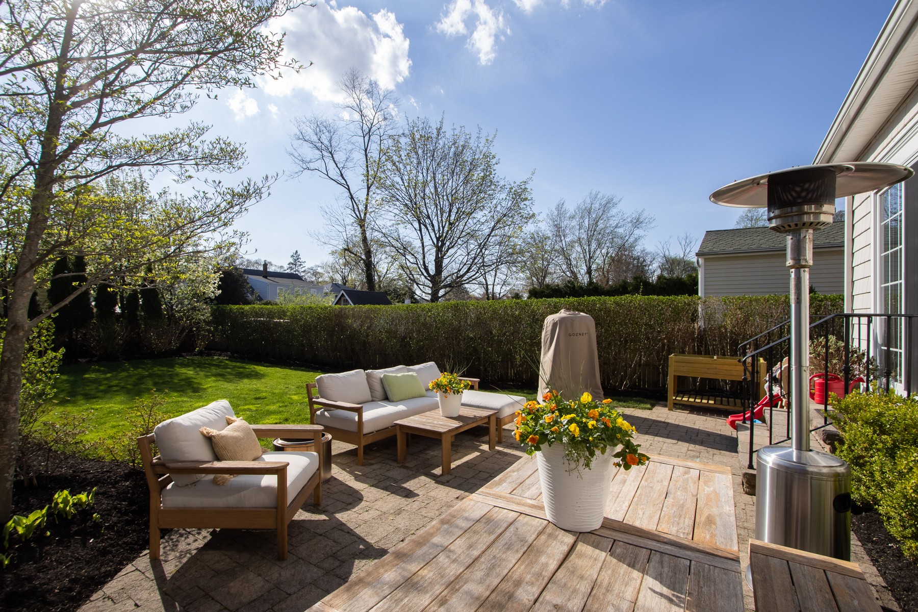  Beautifully designed home offers the perfect blend of comfort, style, - 物件實景