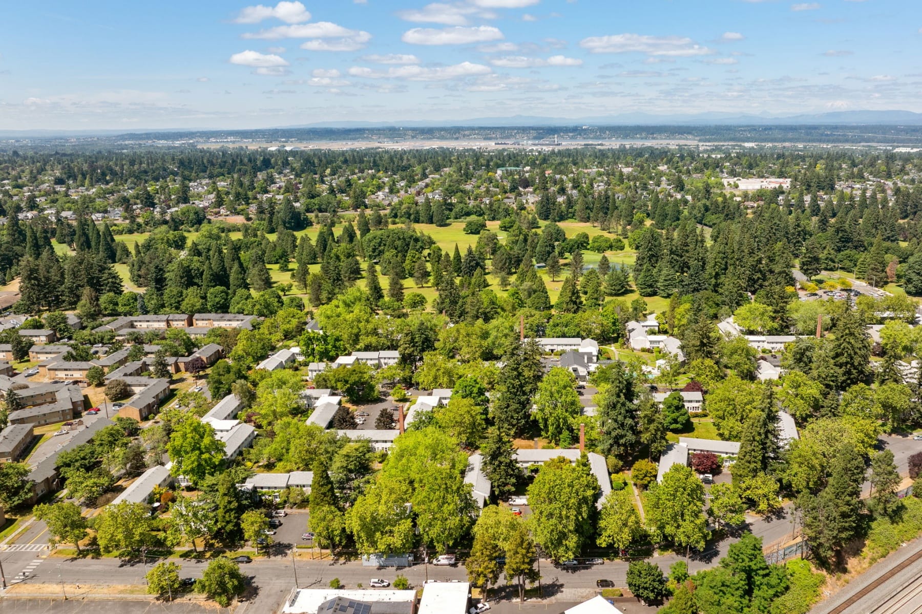  6811 NE BROADWAY Portland, OR 97213 - 物件實景