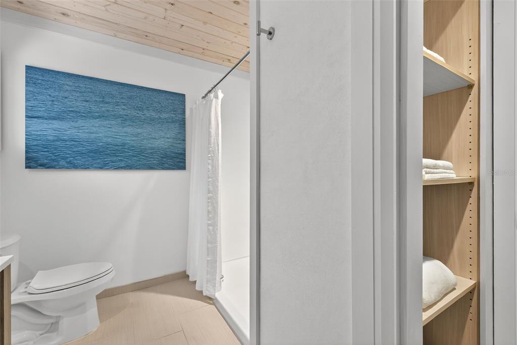 Sarasota, Florida, 34239, United States, 3 Bedrooms Bedrooms, ,2 BathroomsBathrooms,Residential,For Sale,1991192