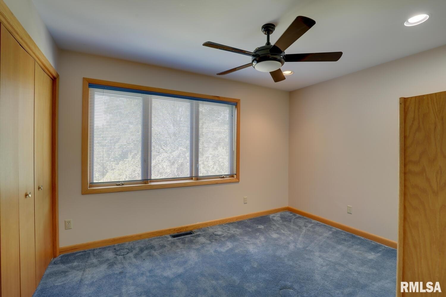 Macomb, Illinois, 61455, United States, 6 Bedrooms Bedrooms, ,5 BathroomsBathrooms,Residential,For Sale,1982236