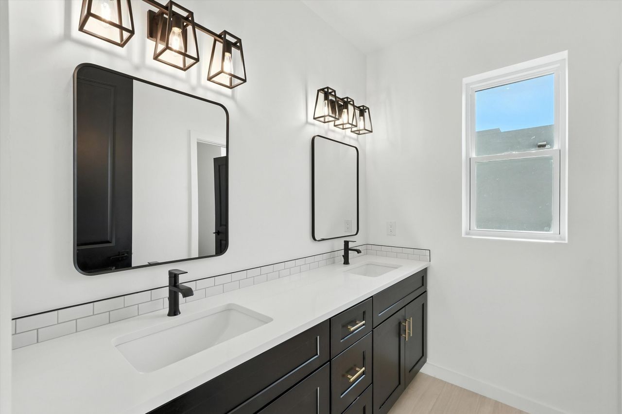 Rio Rancho, New Mexico, 87144, United States, 4 Bedrooms Bedrooms, ,3 BathroomsBathrooms,Residential,For Sale,1918026