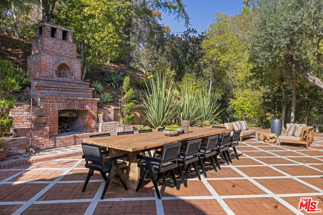 Los Angeles, California, 90065, United States, 5 Bedrooms Bedrooms, ,5 BathroomsBathrooms,Residential,For Sale,1987720