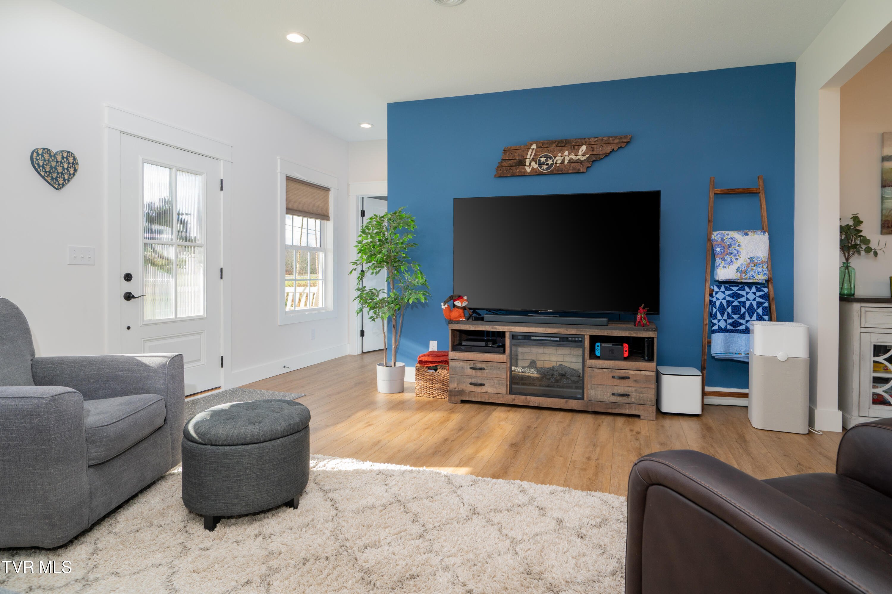 Greeneville, Tennessee, 37745, United States, 4 Bedrooms Bedrooms, ,3 BathroomsBathrooms,Residential,For Sale,2005652