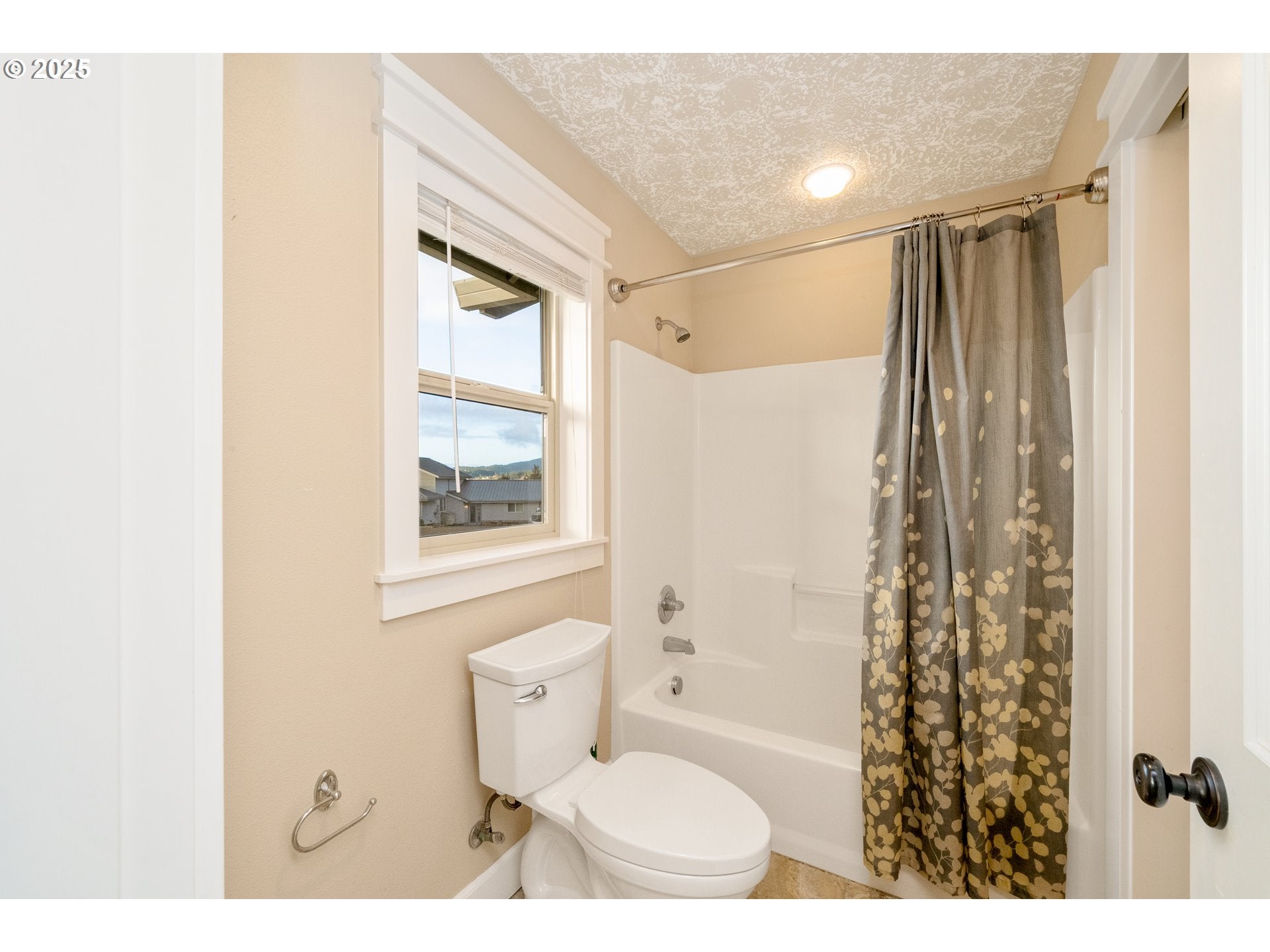 Tillamook, Oregon, 97141, United States, 3 Bedrooms Bedrooms, ,4 BathroomsBathrooms,Residential,For Sale,1998230