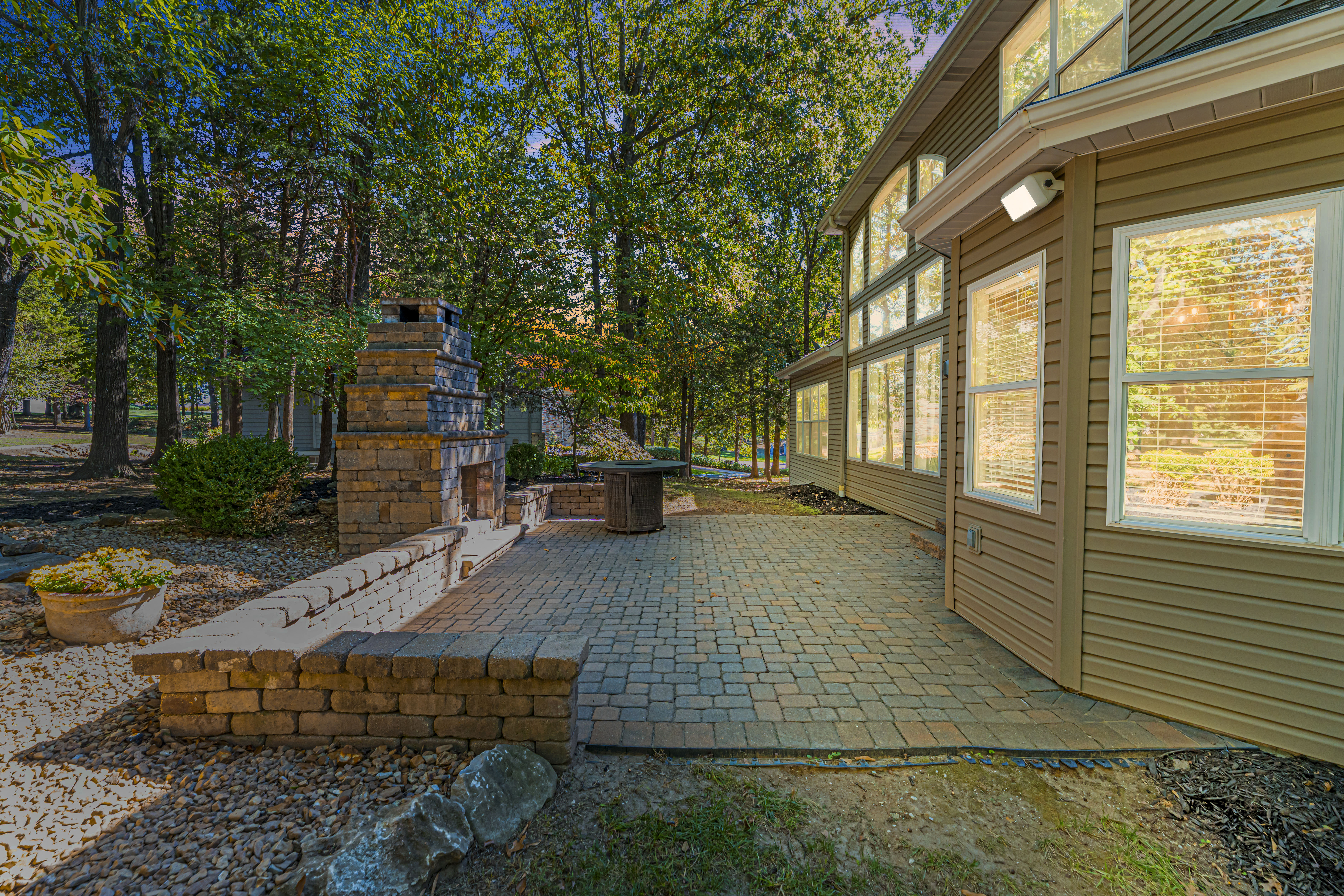 Experience resort-style living in this stunning 1.5-story home - 物件實景