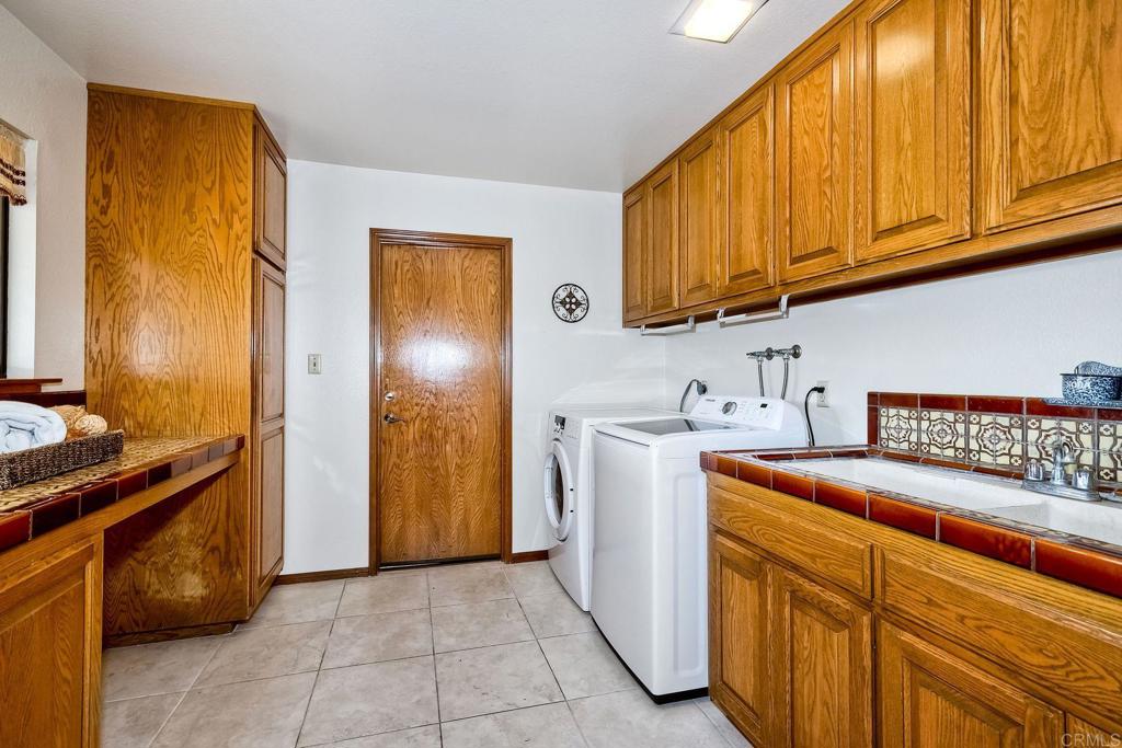 576 Camino De La Cima, San Marcos, California, 92078, United States, 5 Bedrooms Bedrooms, ,4 BathroomsBathrooms,Residential,For Sale,576 Camino De La Cima,1622114