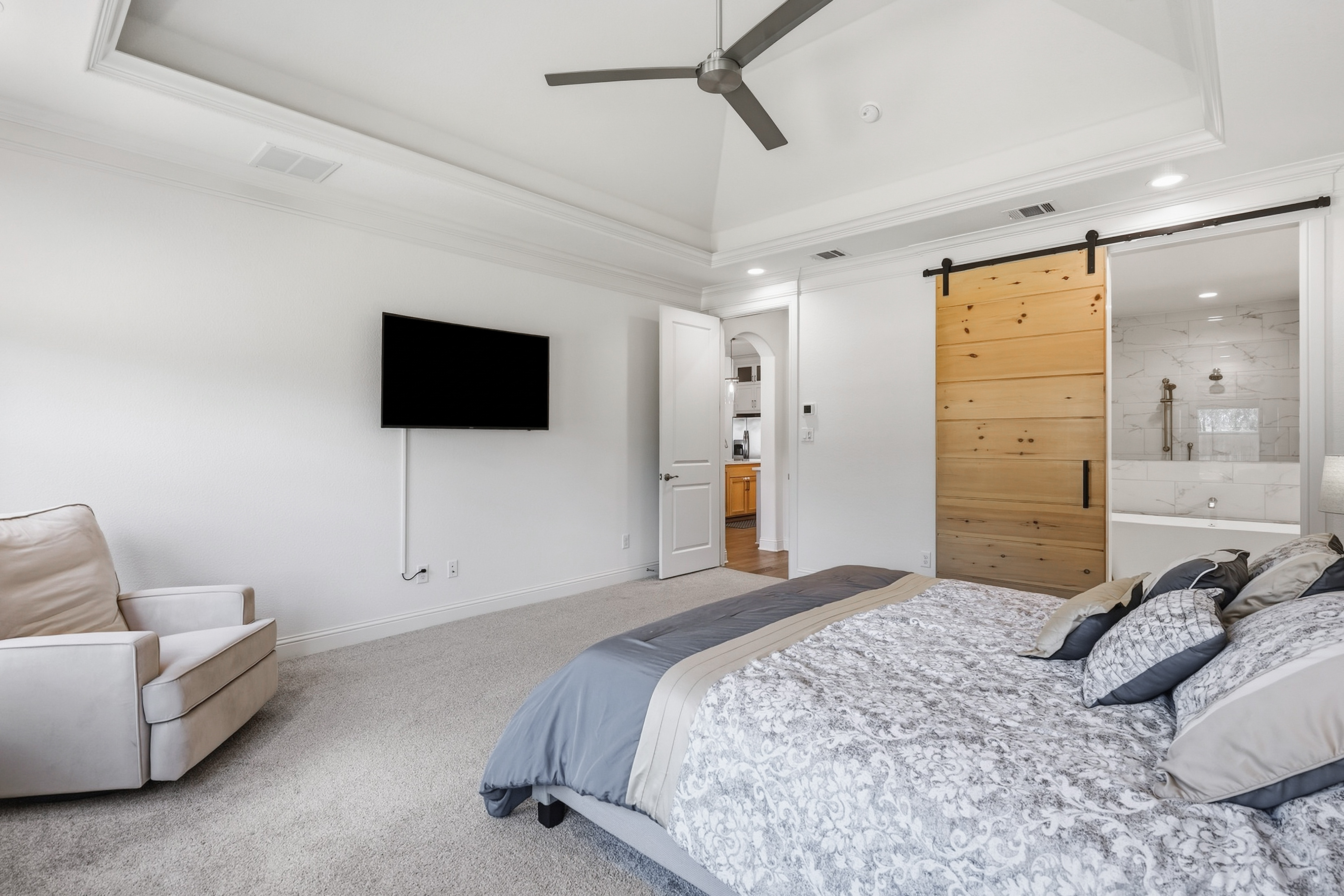  Light Filled Luxury in Panther Creek Estates - 物件實景
