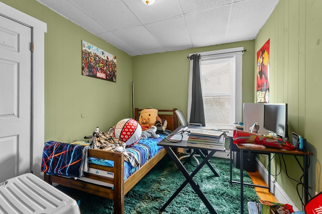 Fall River, Massachusetts, 02721, United States, 9 Bedrooms Bedrooms, ,3 BathroomsBathrooms,Residential,For Sale,1887933