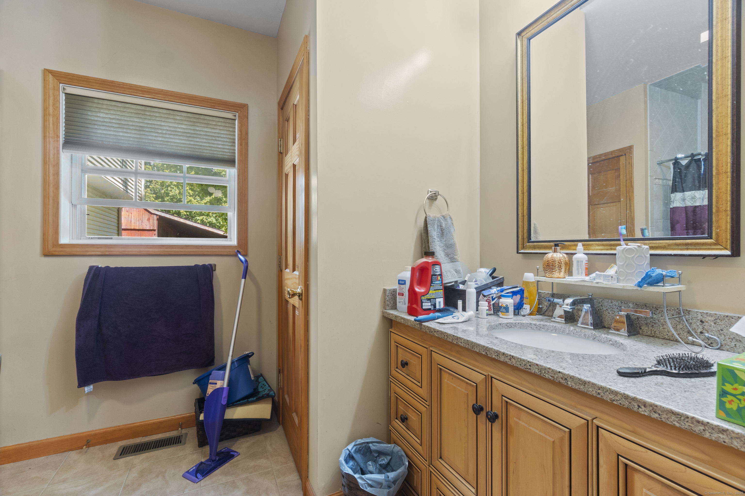 Woodbury, Connecticut, 06798, United States, 6 Bedrooms Bedrooms, ,3 BathroomsBathrooms,Residential,For Sale,1940915