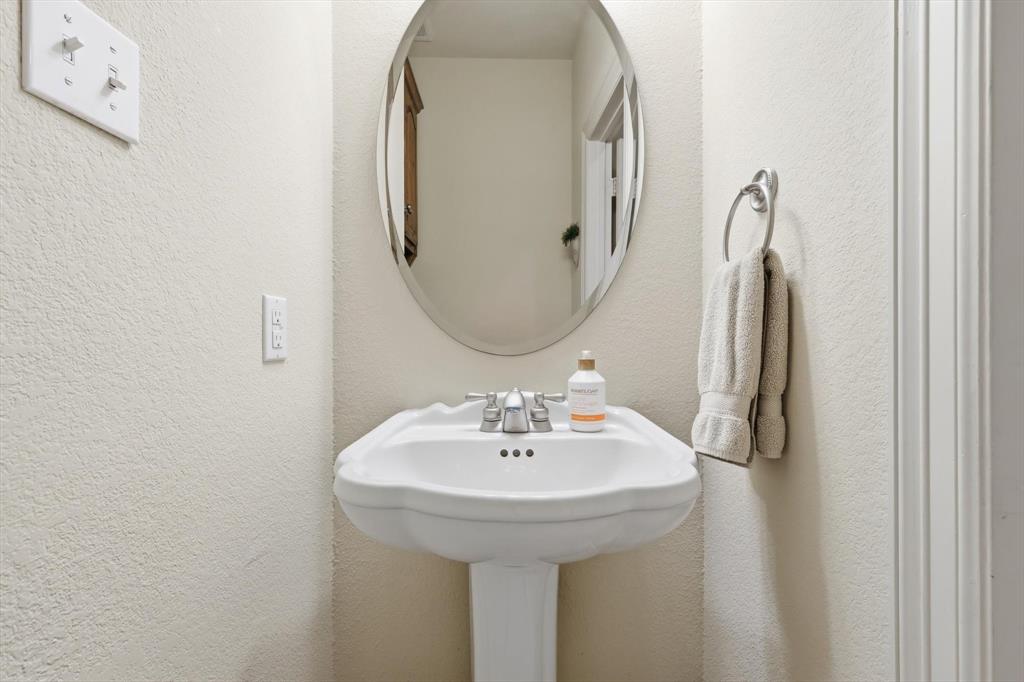 Midlothian, Texas, 76065, United States, 4 Bedrooms Bedrooms, ,4 BathroomsBathrooms,Residential,For Sale,2001564