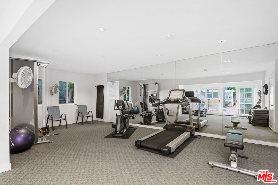 Los Angeles, California, 90049, United States, 1 Bedroom Bedrooms, ,1 BathroomBathrooms,Residential,For Sale,2003518