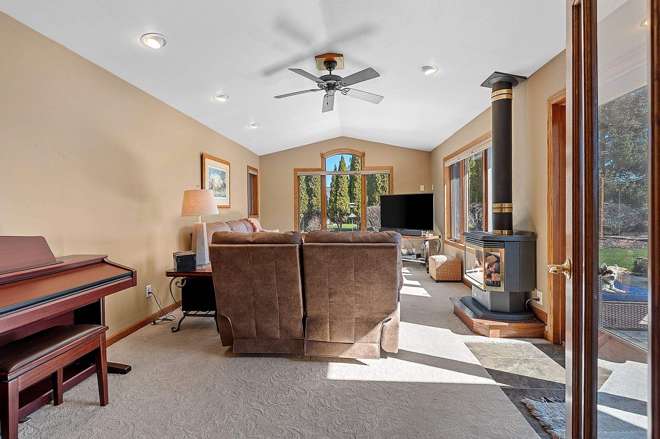 GREEN BAY, Wisconsin, 54313, United States, 4 Bedrooms Bedrooms, ,4 BathroomsBathrooms,Residential,For Sale,2048613