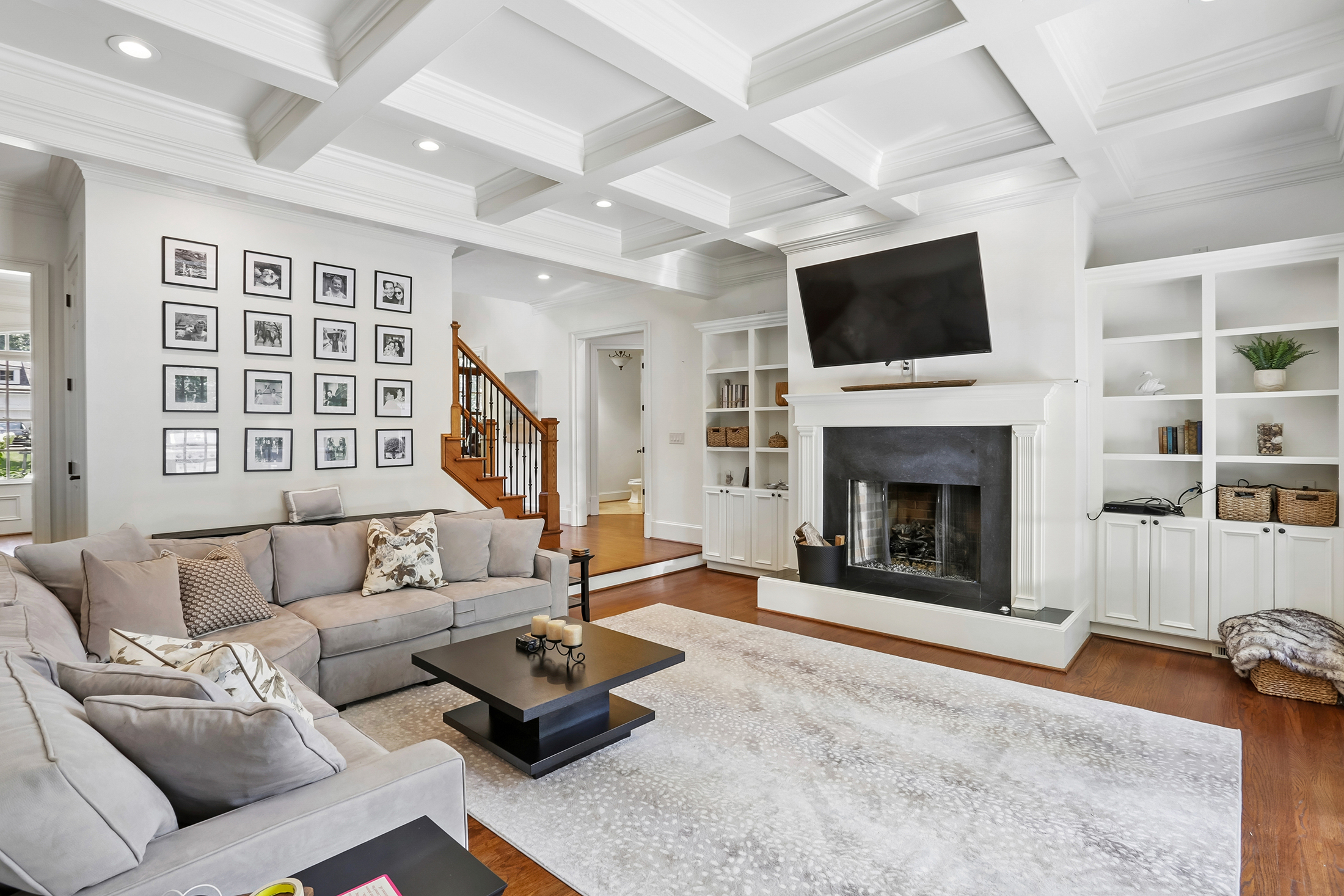  Stunning Brick Traditional in Sought-after Pine Hills - 物件實景