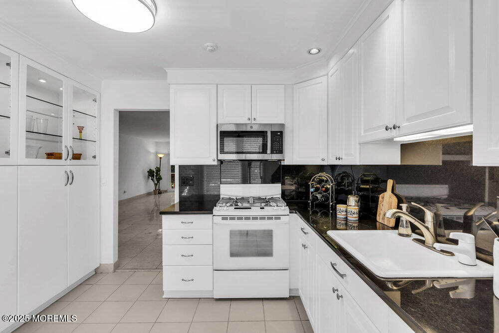 Red Bank, New Jersey, 07701, United States, 3 Bedrooms Bedrooms, ,5 BathroomsBathrooms,Residential,For Sale,1938827