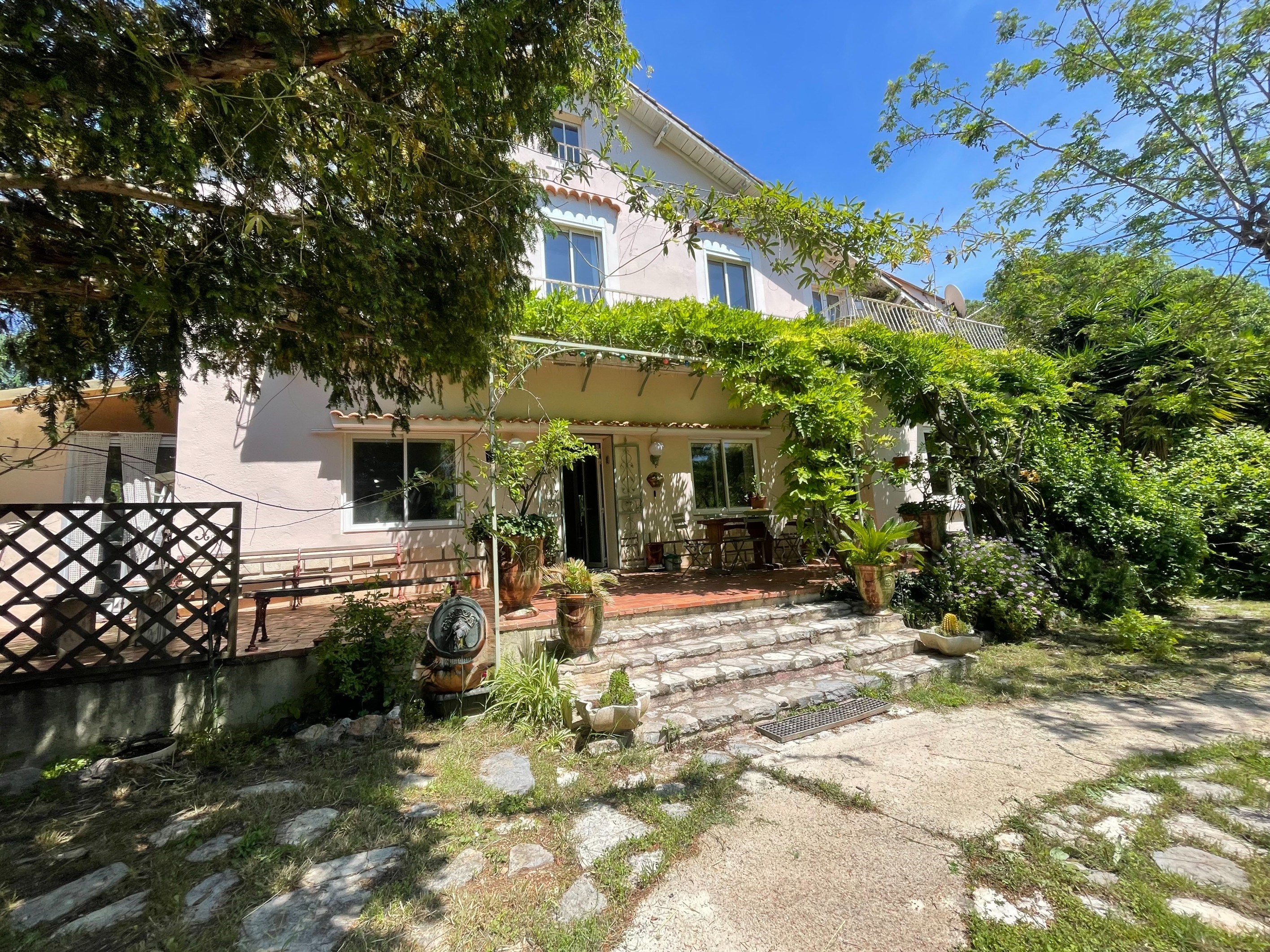  In a green setting on Mont Saint-Clair, house to renovate - 物件實景