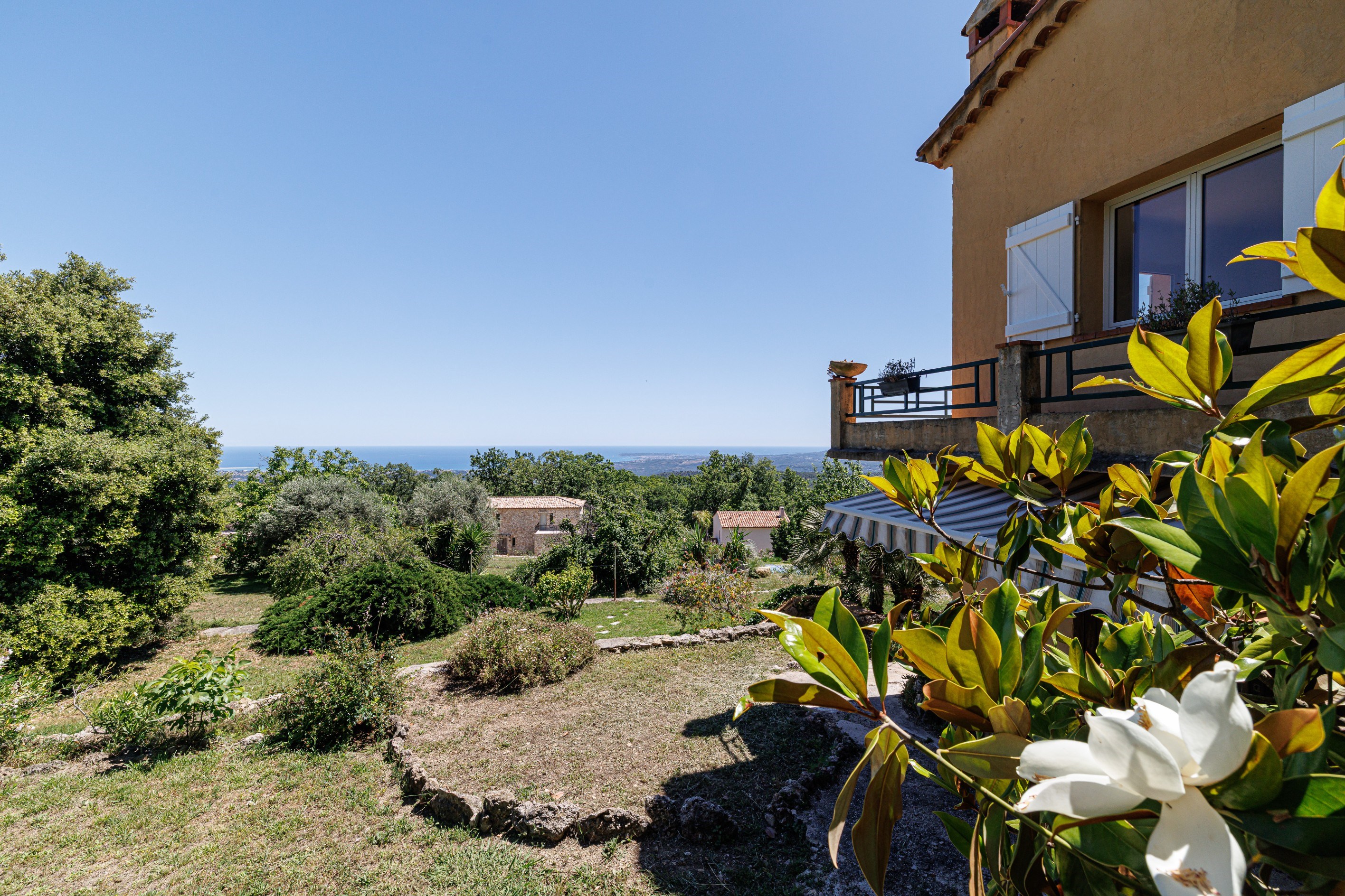  Sea view property with development potential in Vence - 物件實景