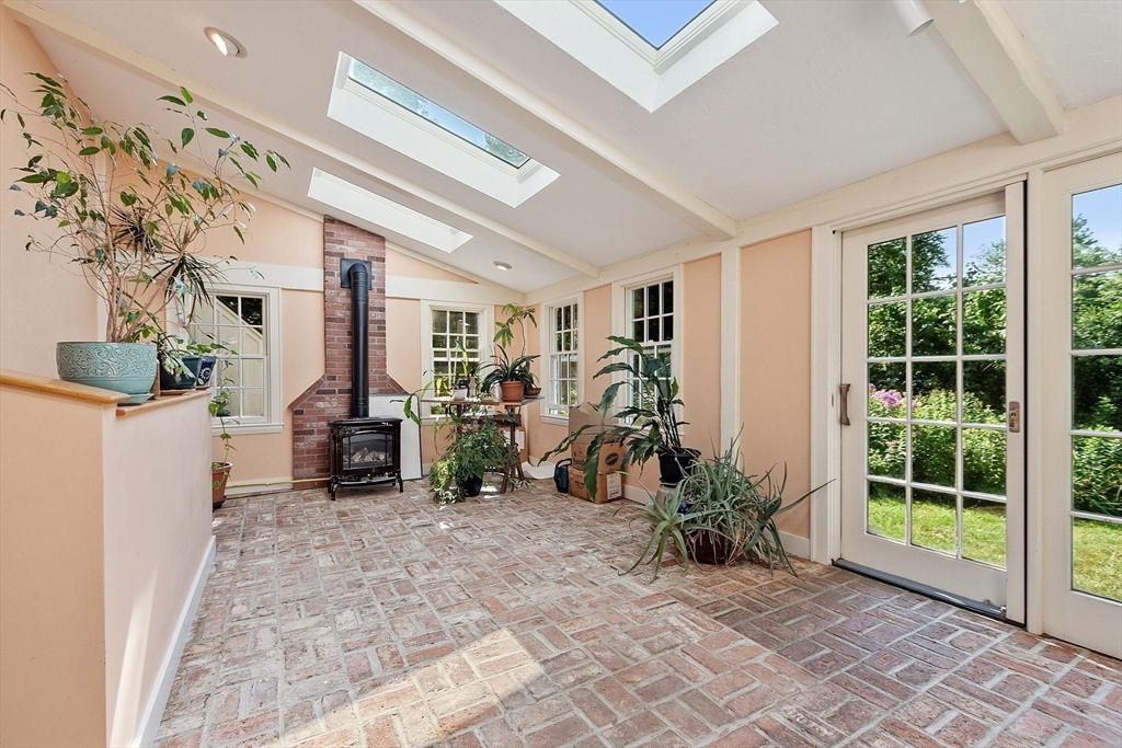 Harvard, Massachusetts, 01451, United States, 4 Bedrooms Bedrooms, ,3 BathroomsBathrooms,Residential,For Sale,1895832