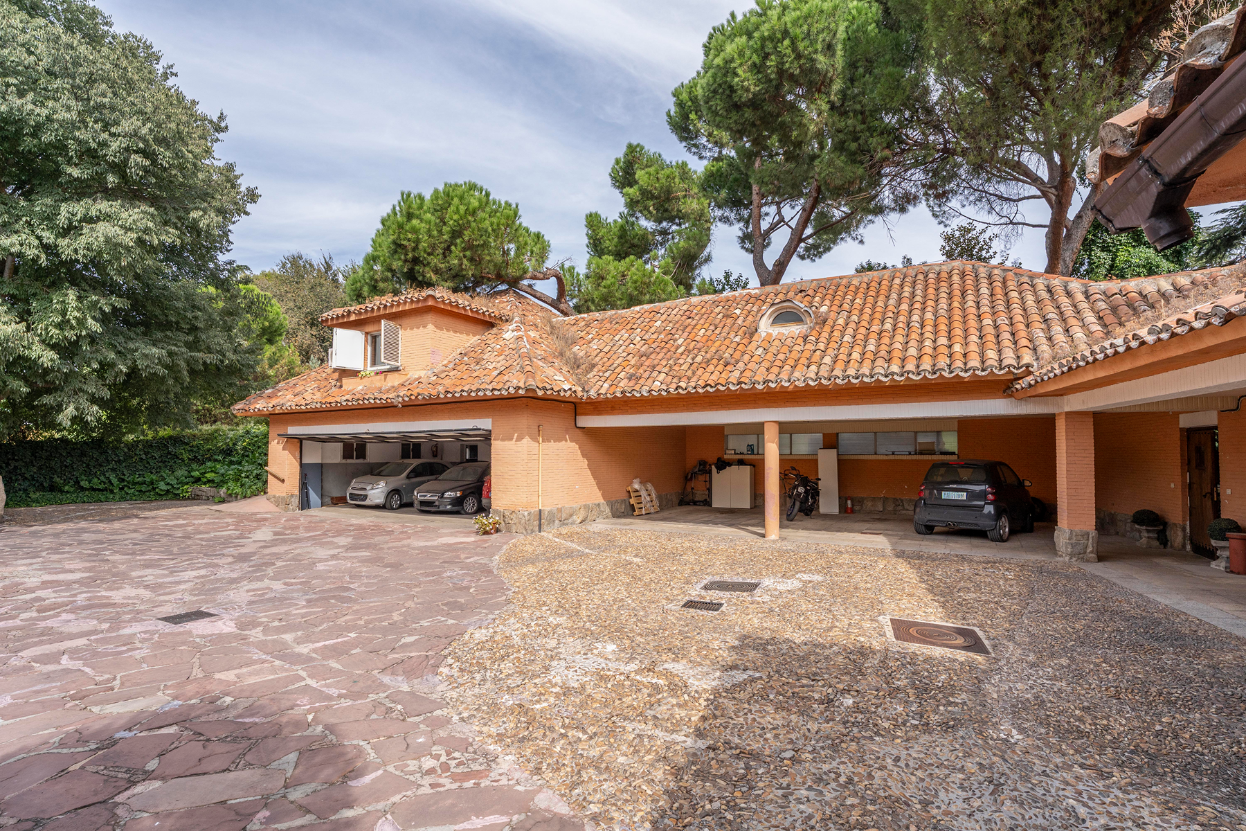  1,695 m² residence on a 4,873 m² plot in Puerta de Hierro - 物件實景